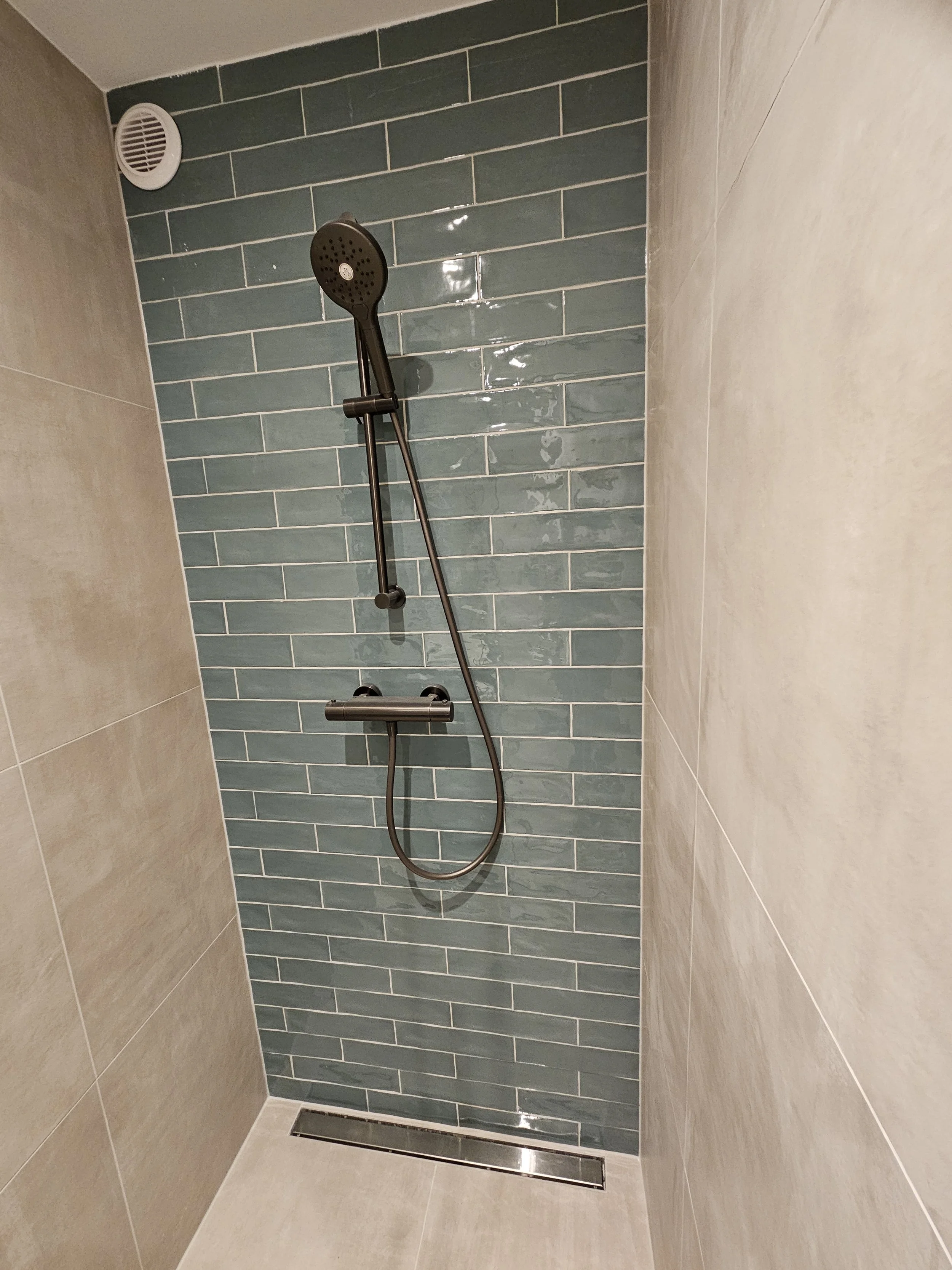 aj_ernststraat_bathroom_after_3.jpg