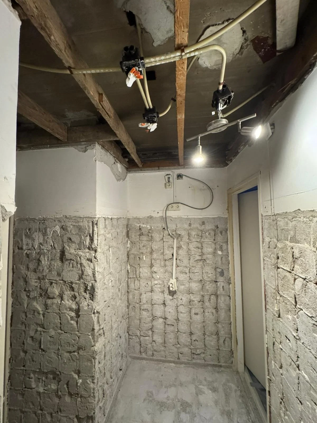 aj_ernststraat_bathroom_process_1.jpg