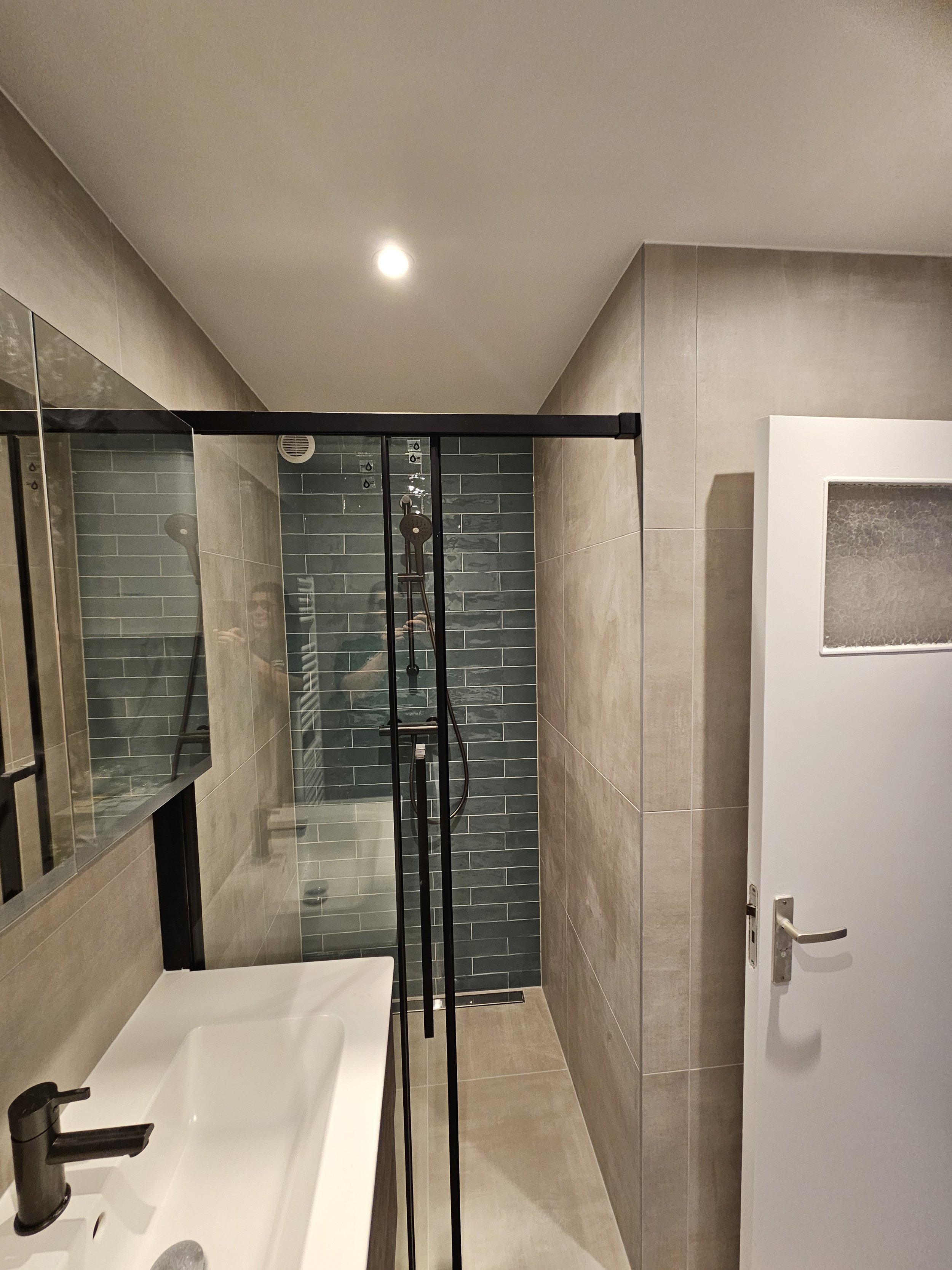 aj_ernststraat_bathroom_after_1.jpg