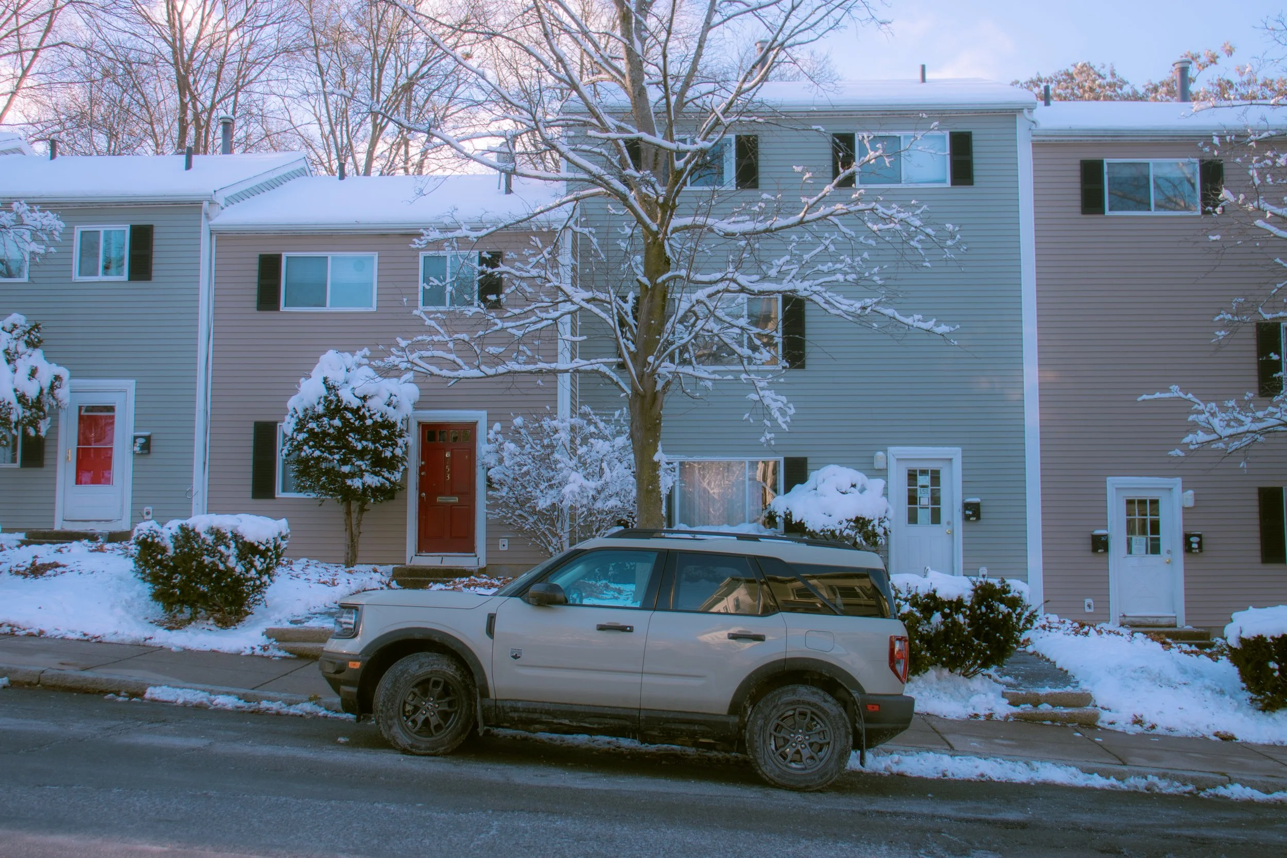 EdzaniKelapile_122125_HolidayMissionHill (12 of 28).jpg