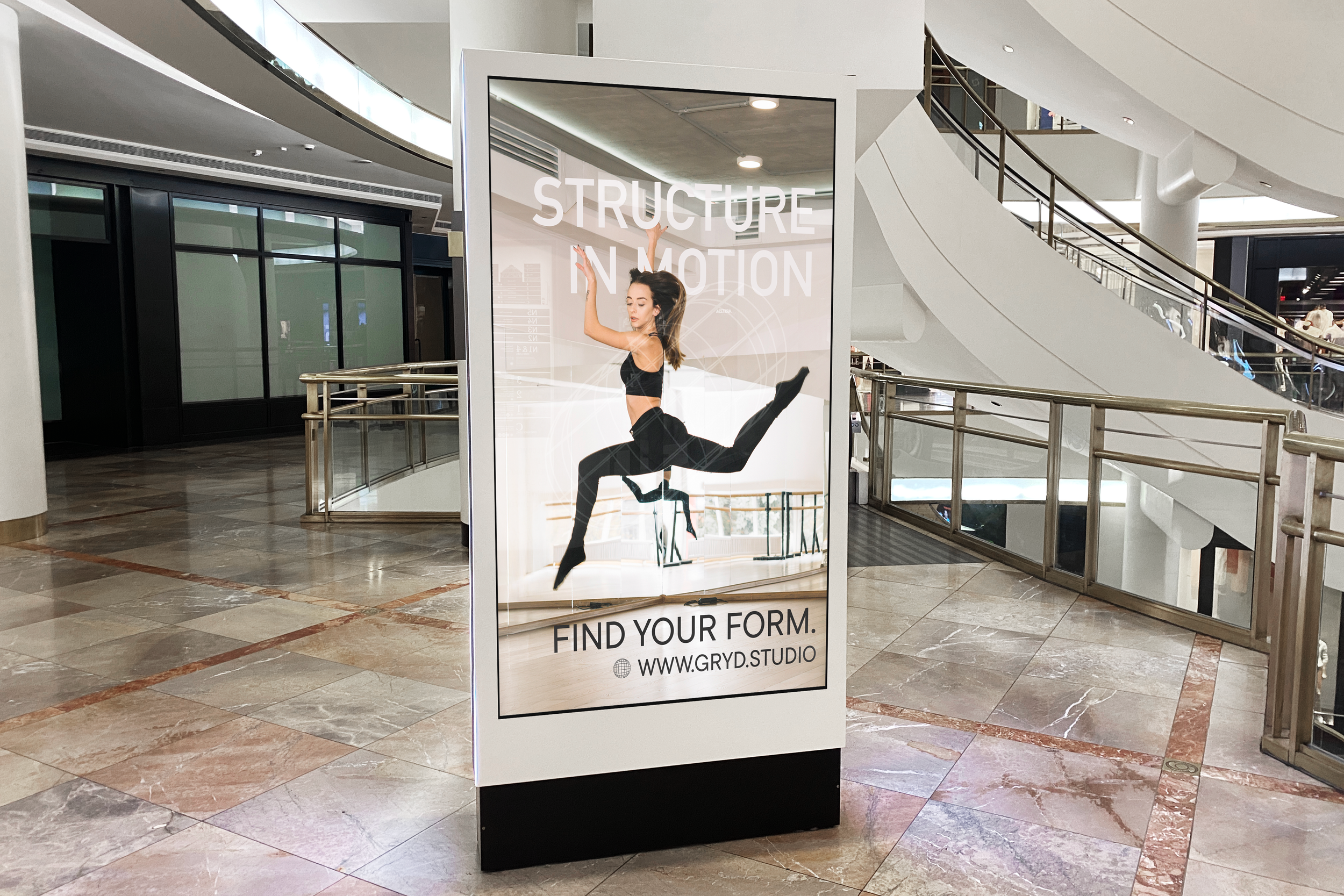 GRYD - Totem Display Screen Tv Mall Mockup.png