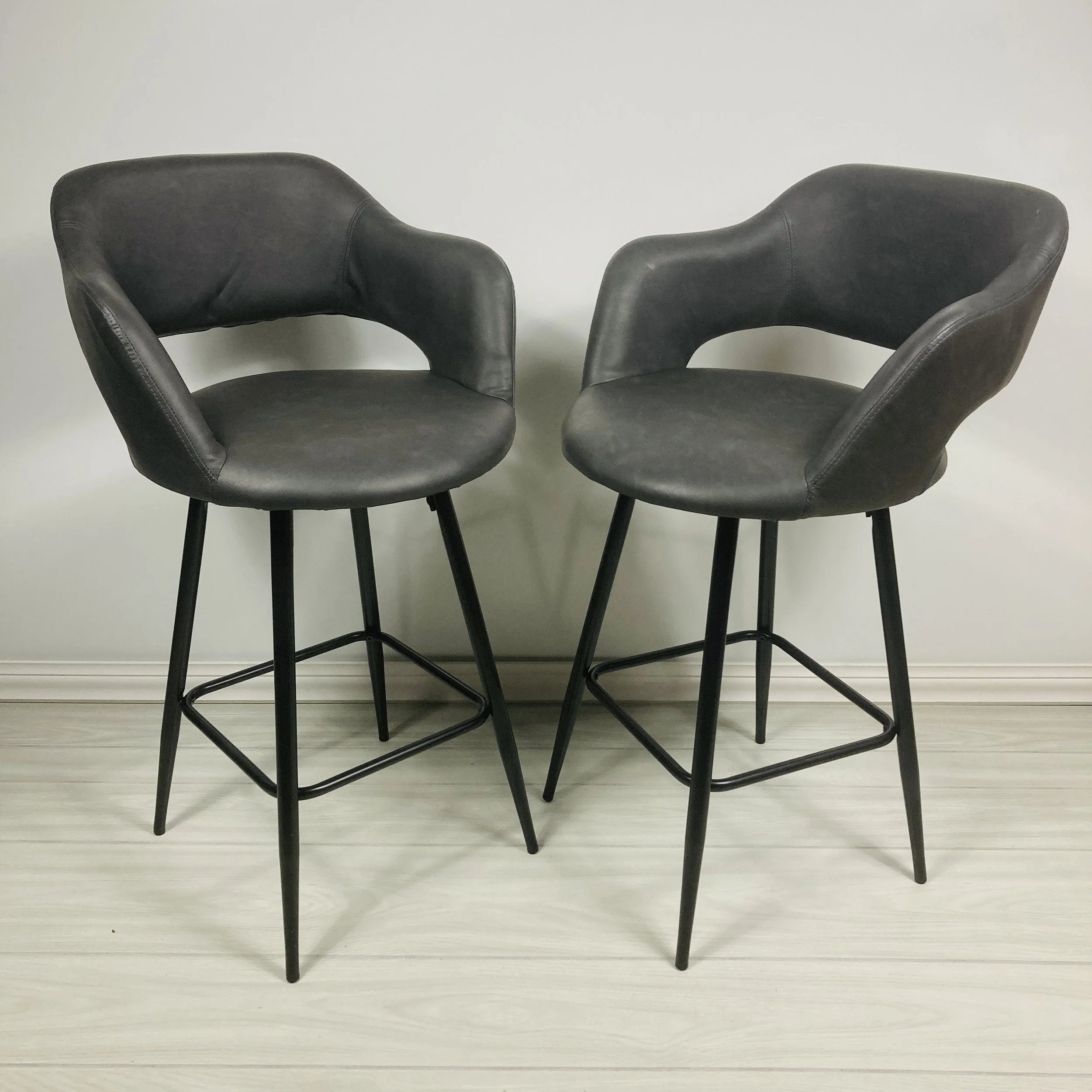 MARGARITE-25-INCH-COUNTER-STOOL-GREY-FAUX-LEATHER-AND-BLACK-METAL-BASE-LIFESTYLE.JPG