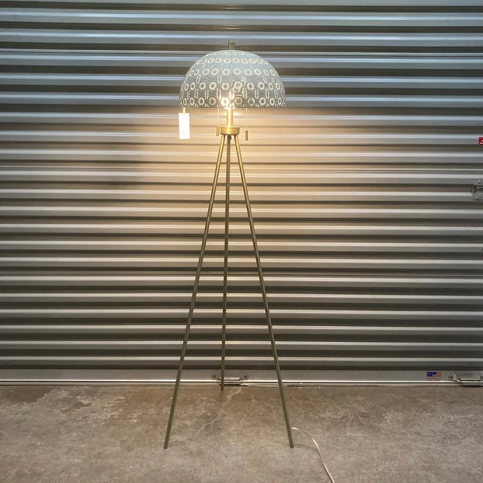 India Tripod Floor Lamp (Gold & White)