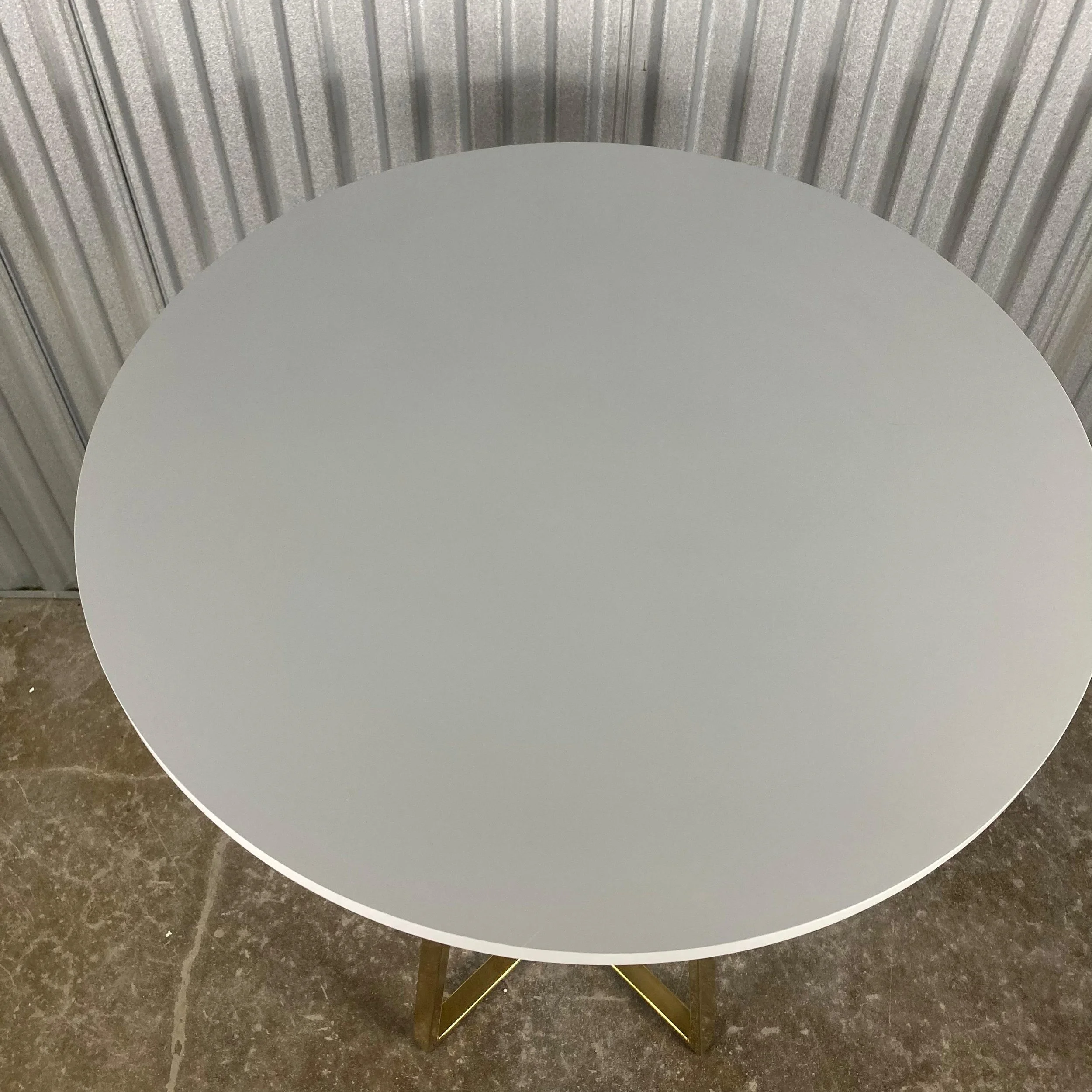 Minimalist Round Dining Table