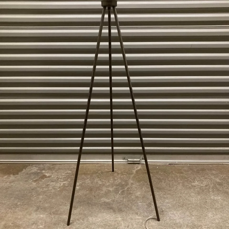Stylish Avery Tripod Lamp For Bedroom