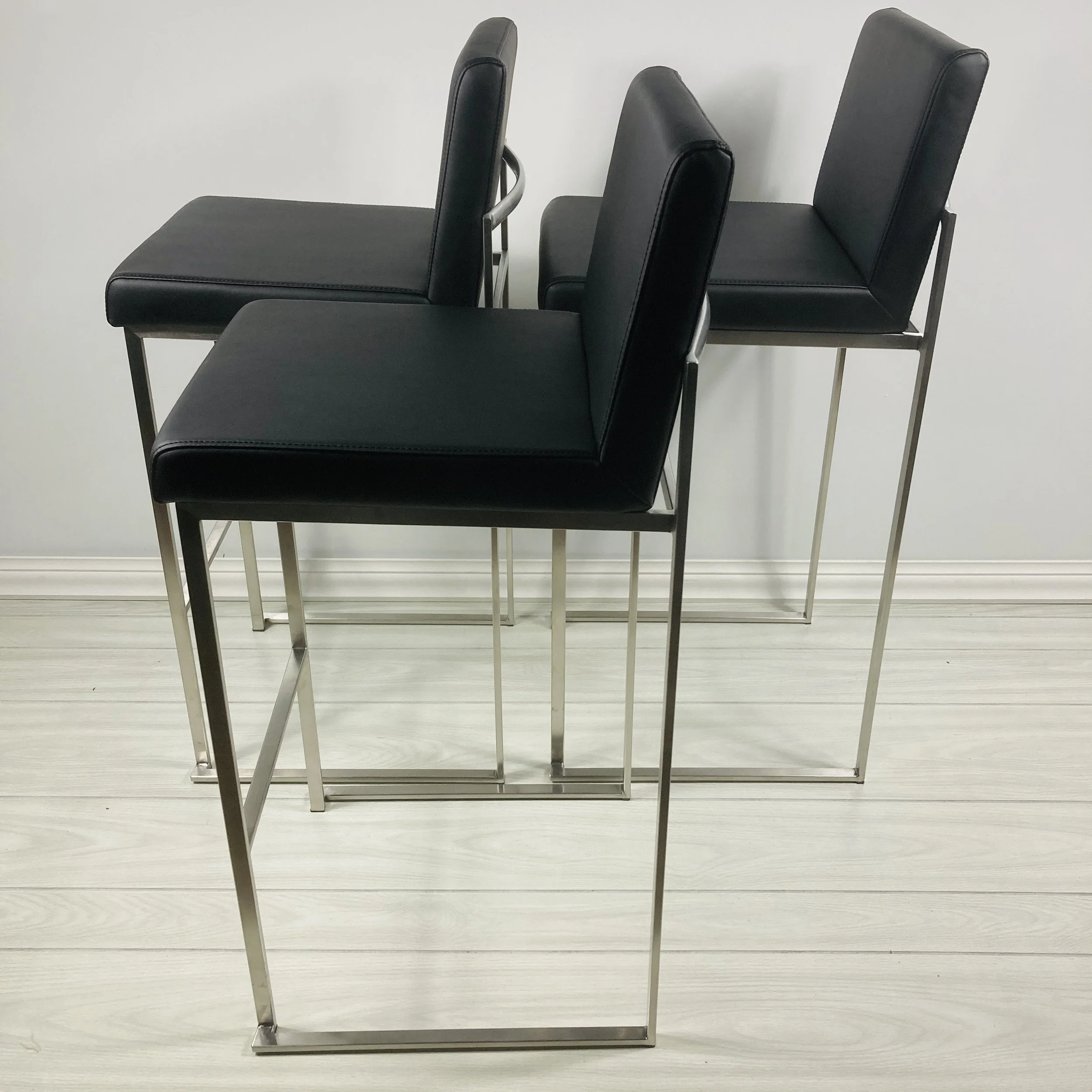 FUJI-HIGH-BACK-30-INCH-BLACK-FAUX-LEATHER-PU-CHROME-METAL-BASE-SIDE-VIEW.JPG