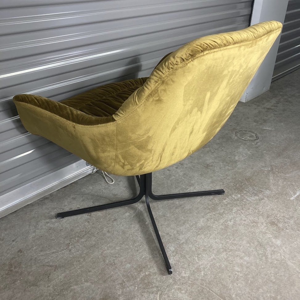 Modern Swivel Seating
