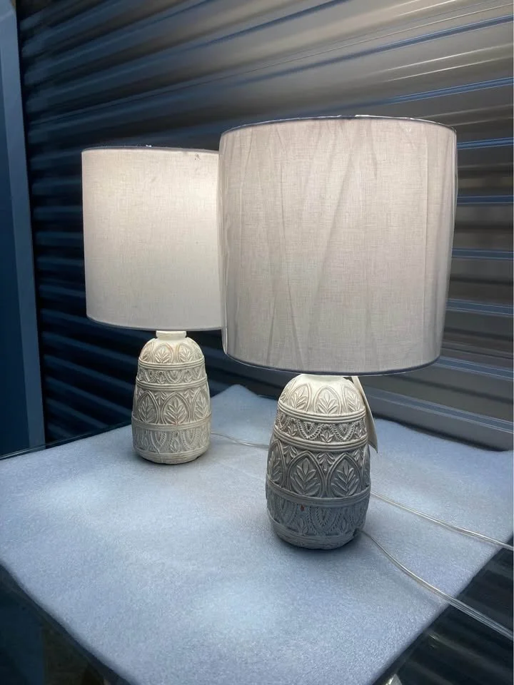Crestwood Table Lamp - Set of 2 (Off-White Carved Base)
