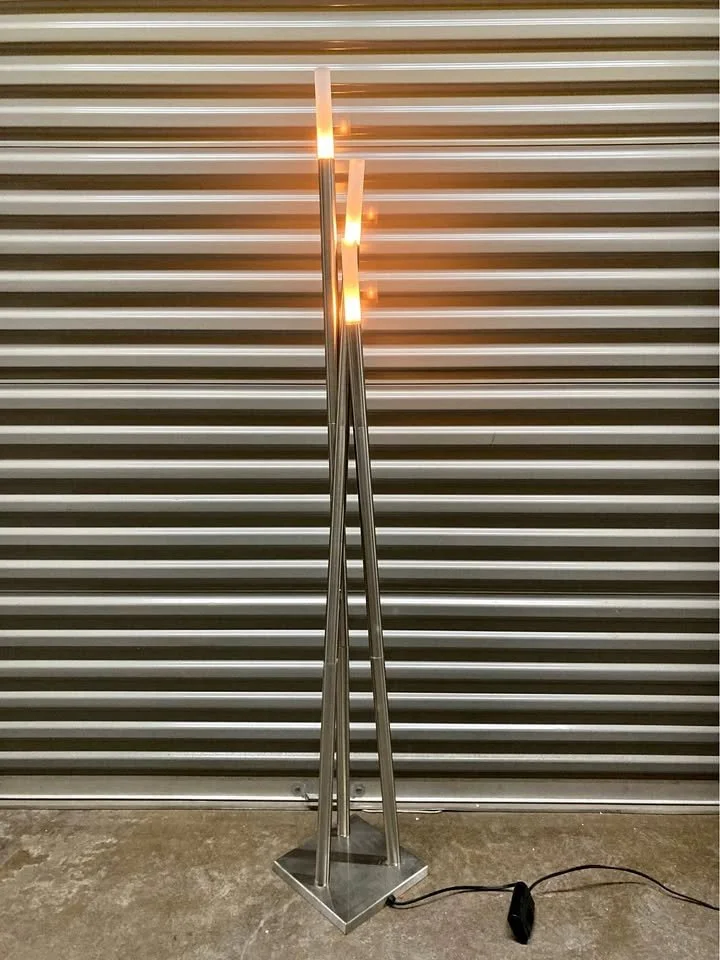 Brushed Silver Indoor Floor Lamp (Silver)