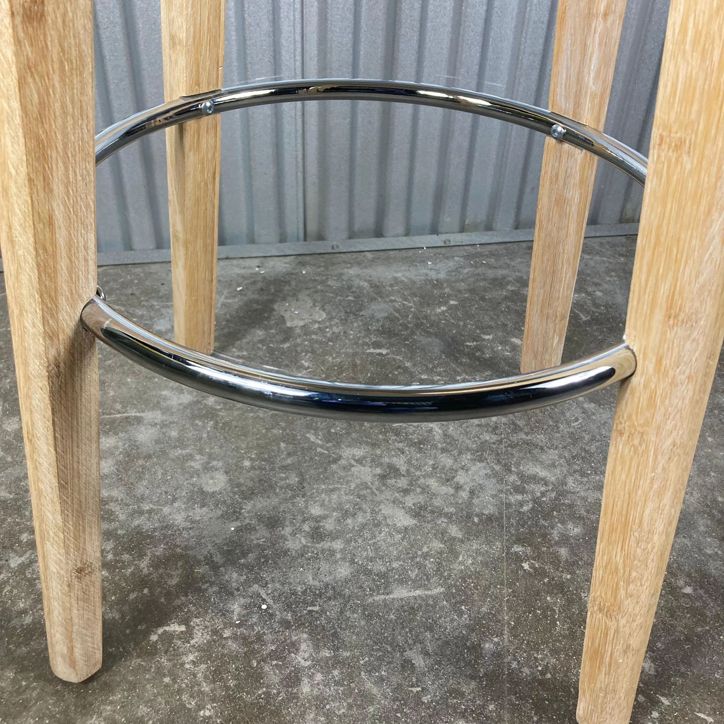 Minimalist Round Dining Table