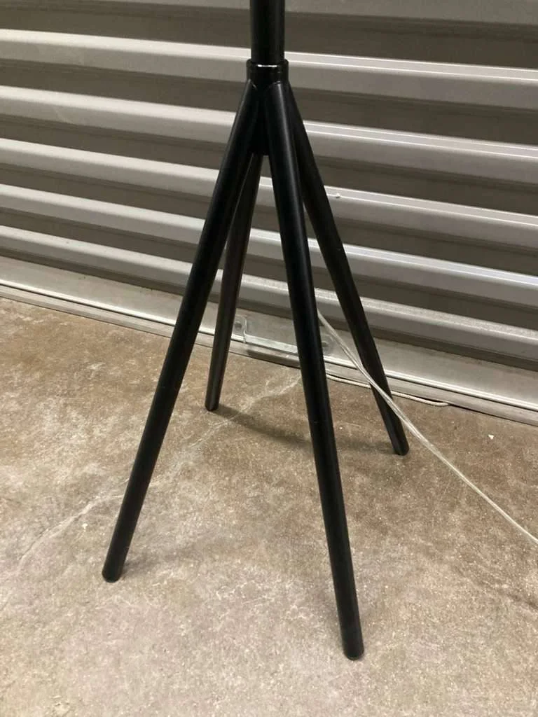 Stylish Tripod Lamp For Bedroom