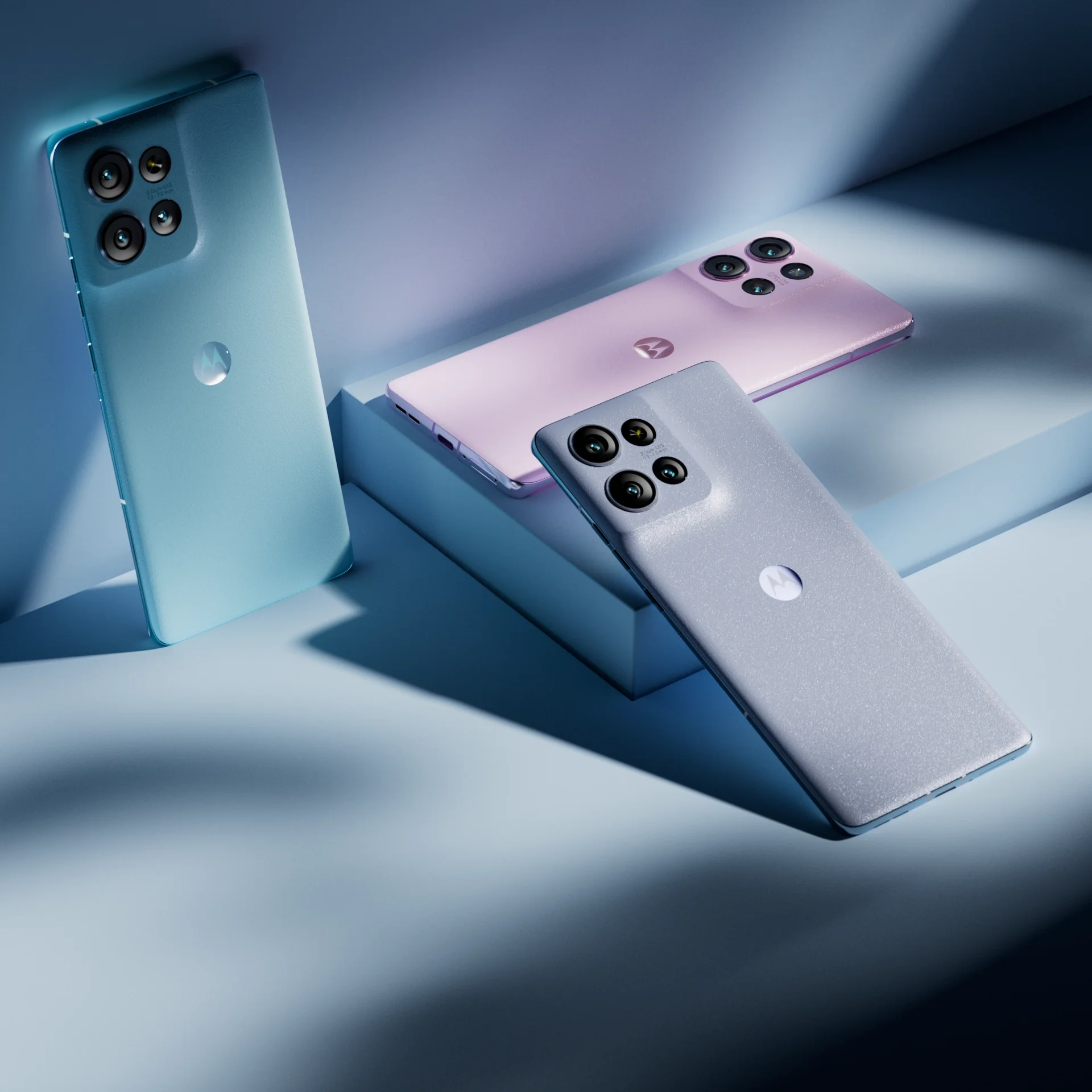 moto_family_edge_rt_AB_v002_greyblue copy.webp