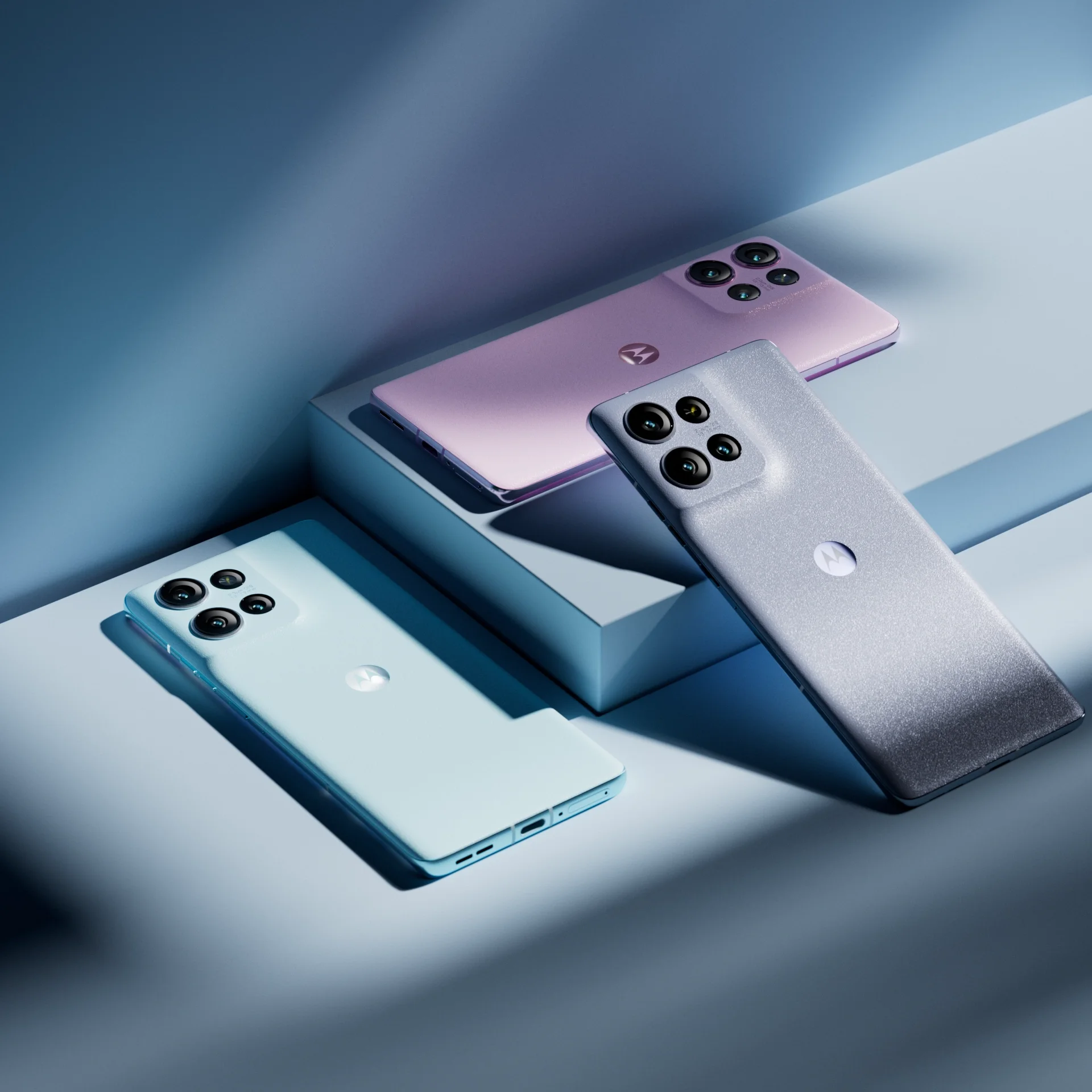 moto_family_edge_rt_AC_v001_greyblue copy.webp