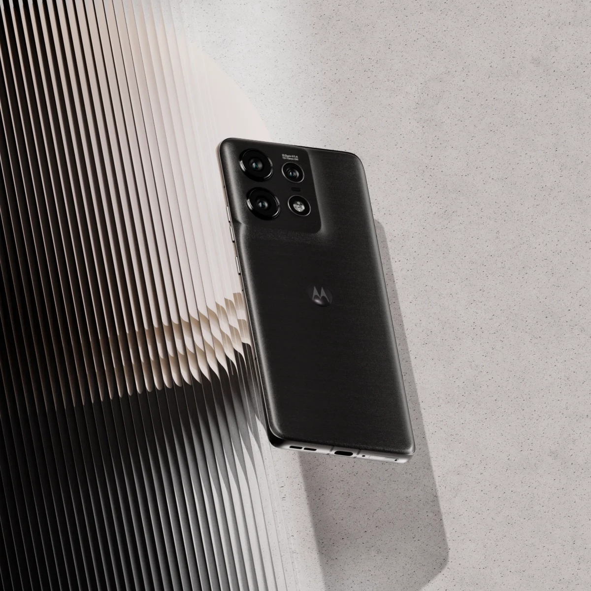 Edge_KV_Black_L_rt_v004 copy.webp