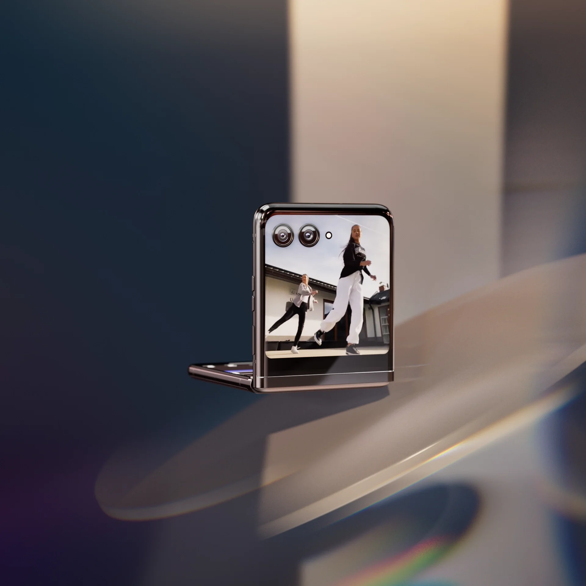 moto_juno_lighting_tiktok_seq_rt_009_v04_0101 copy.webp