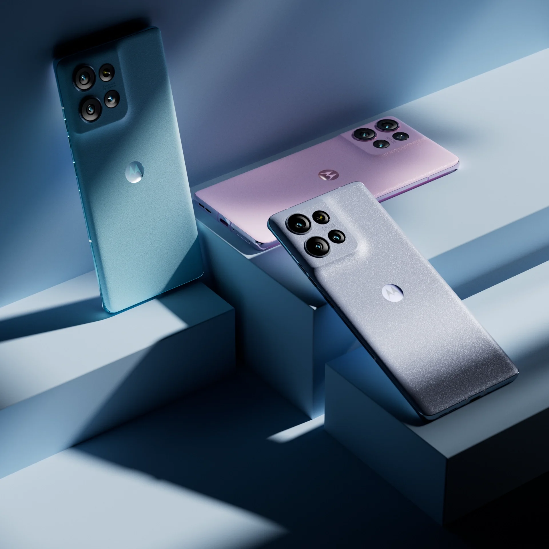 moto_family_edge_rt_AA_v001_greyblue copy.webp