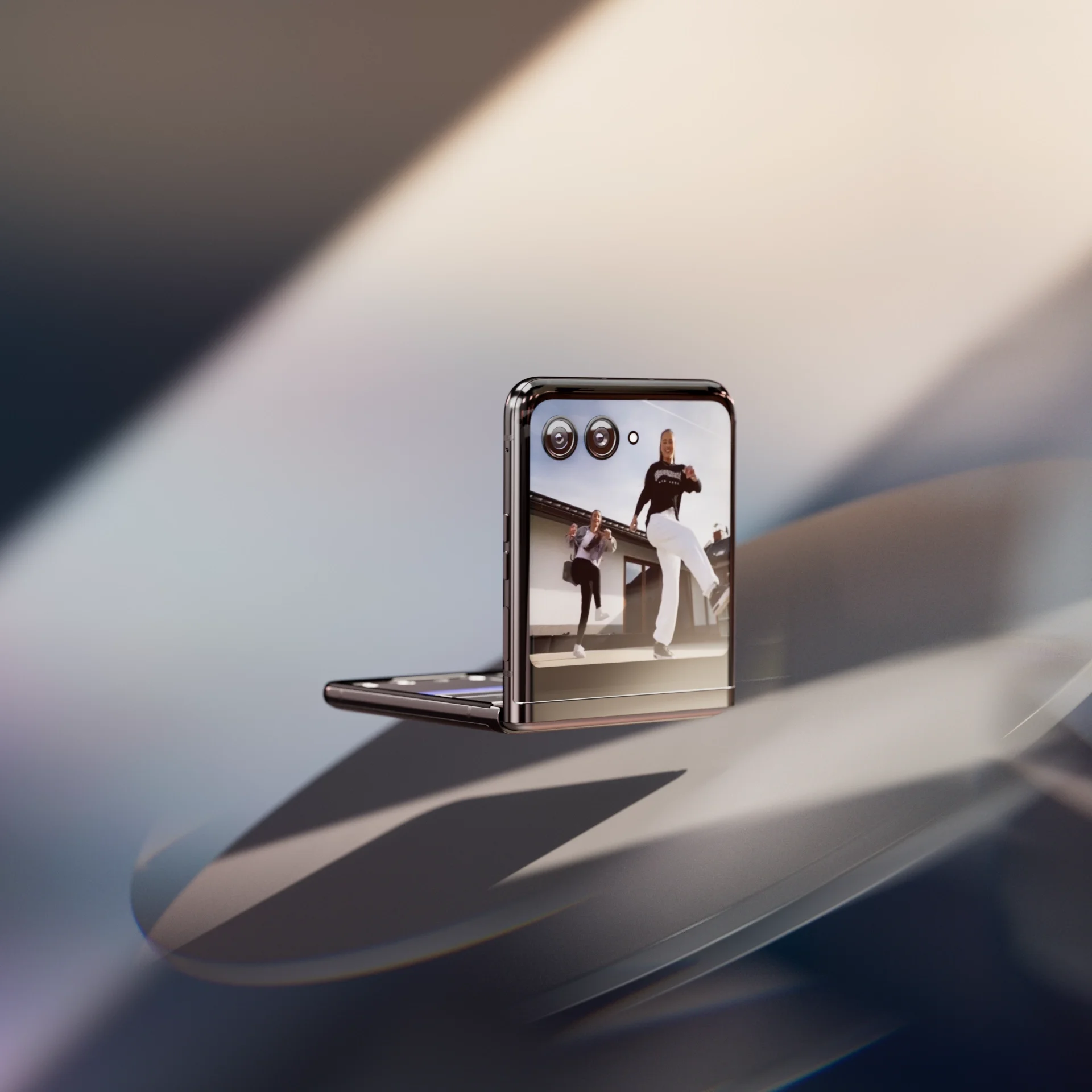 moto_juno_lighting_tiktok_seq_rt_009_v06_2_0126 copy.webp