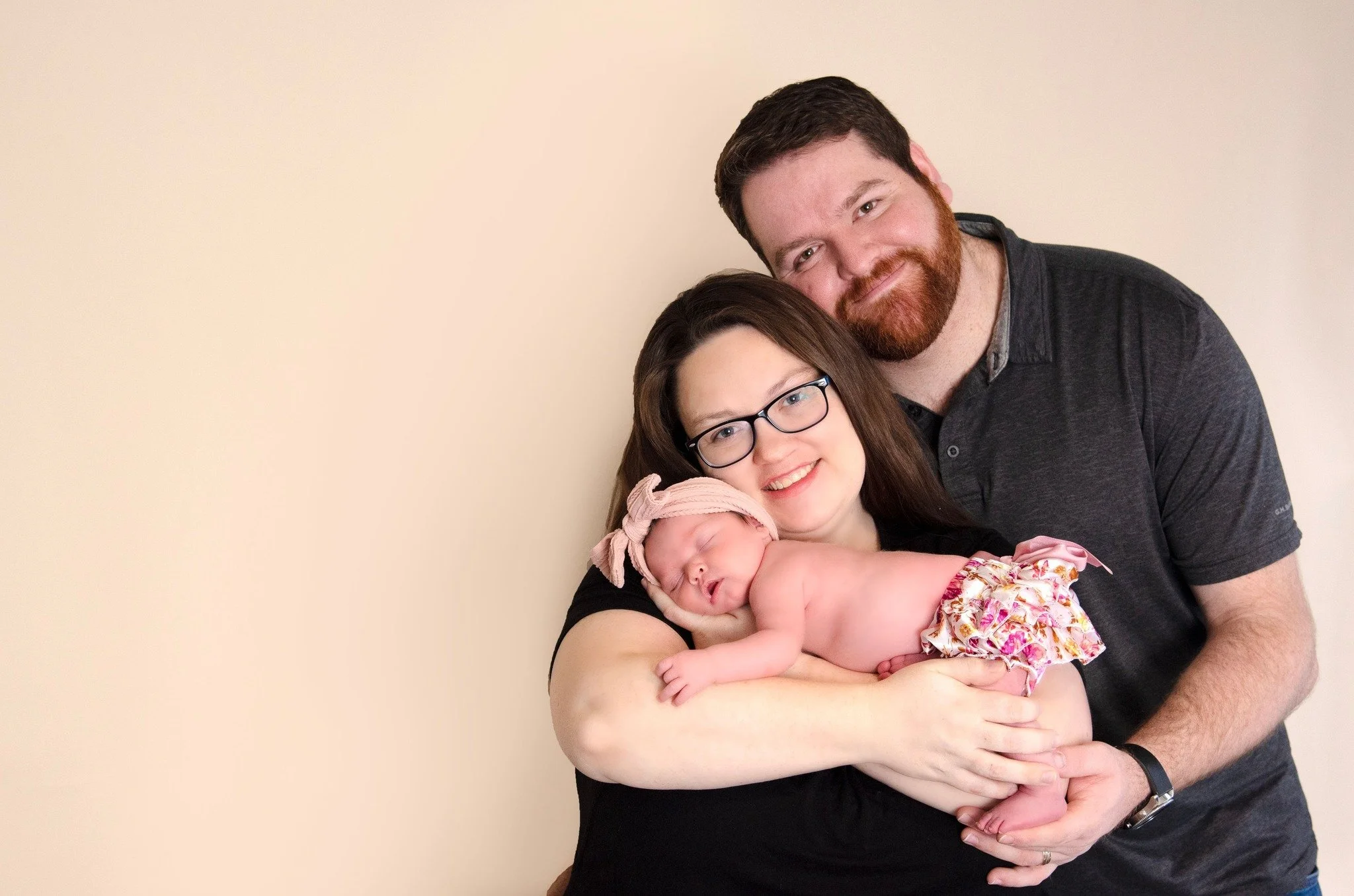 What to Wear for Newborn Photos: A Guide for Houston Moms