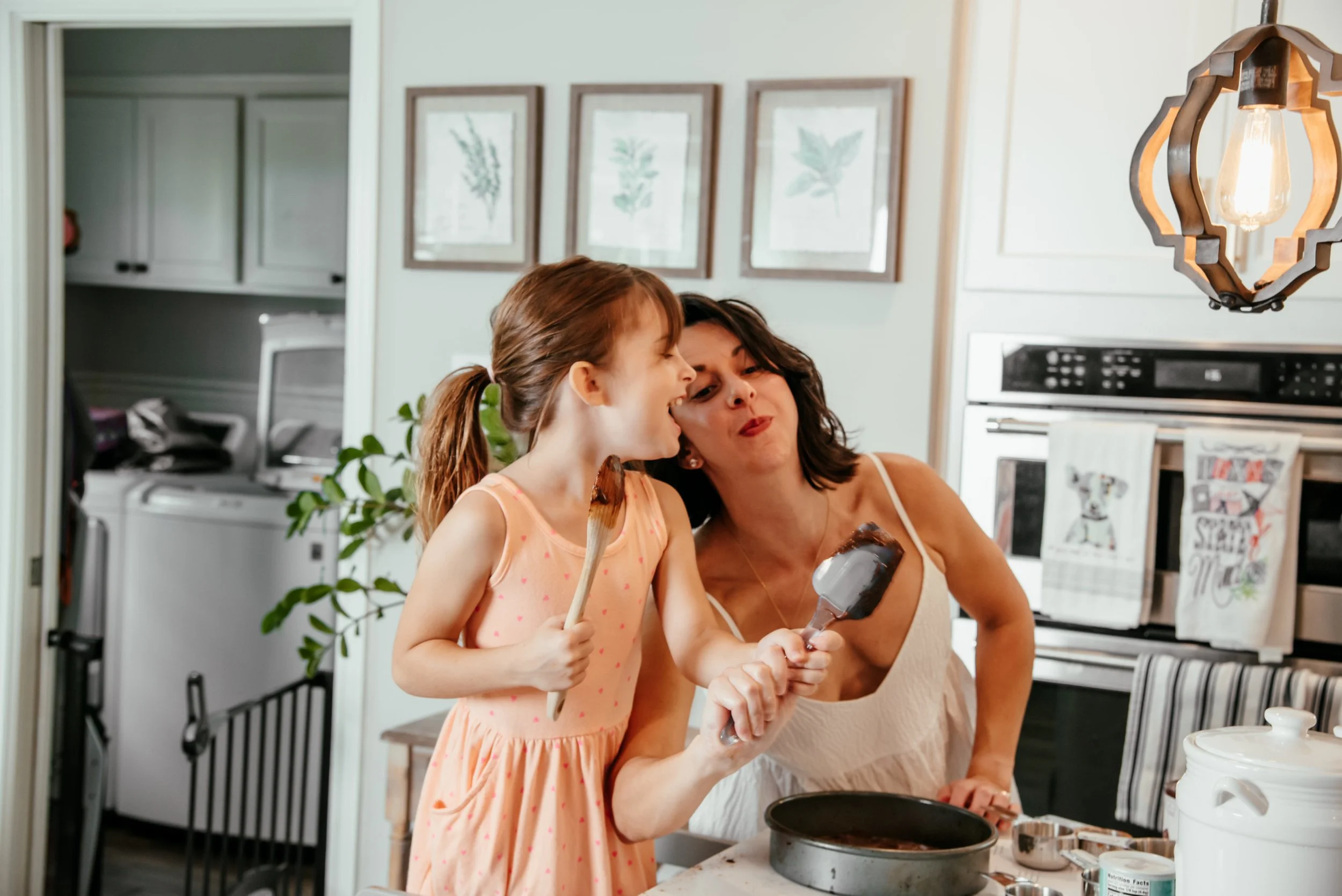 mother-daughter-kitchen-lifestyle-photographer-houston-tx-pdj-photography.jpg