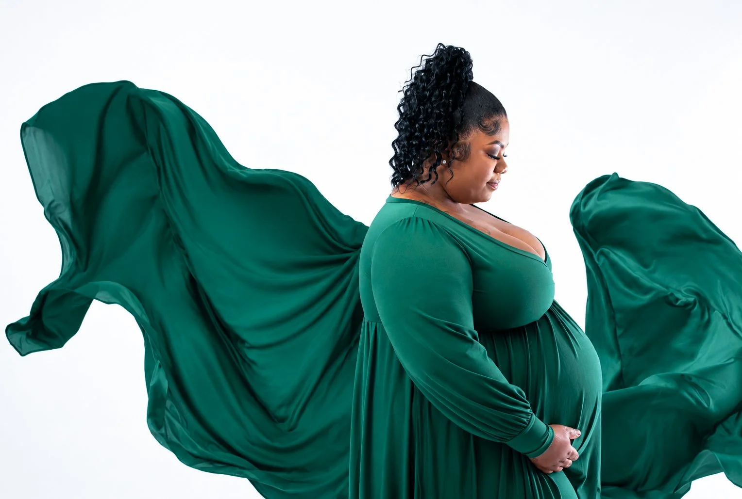 Timeless Maternity Photography in Spring, TX: Celebrating the Beauty of Motherhood
