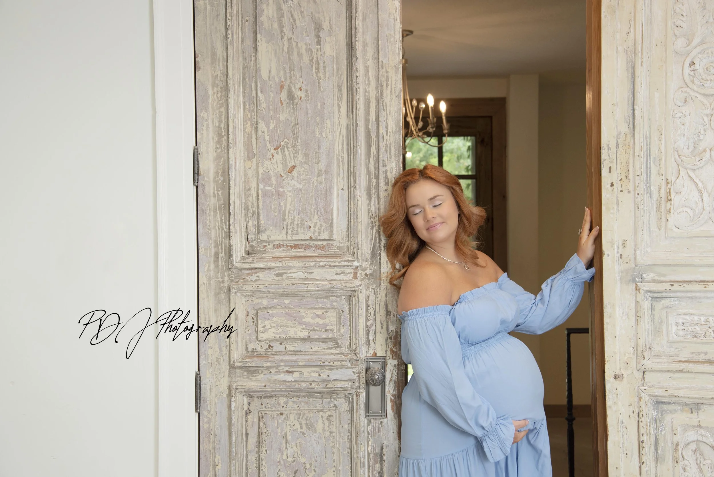 Studio Maternity Photography at The Oak Atelier in Conroe, TX: Celebrating the Beauty of Motherhood