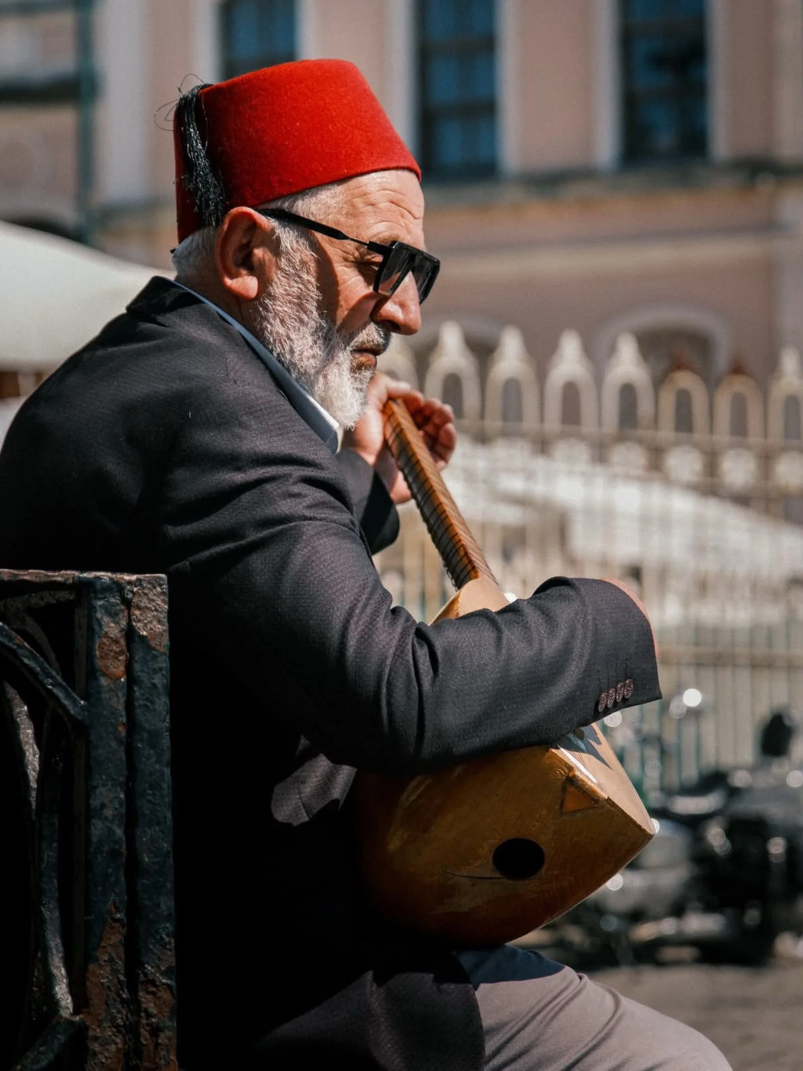 Street Photography by - @byporusan 

Curated by: @dimpy.bhalotia &amp; @kamalkumaarrao 

#purestreetphotography