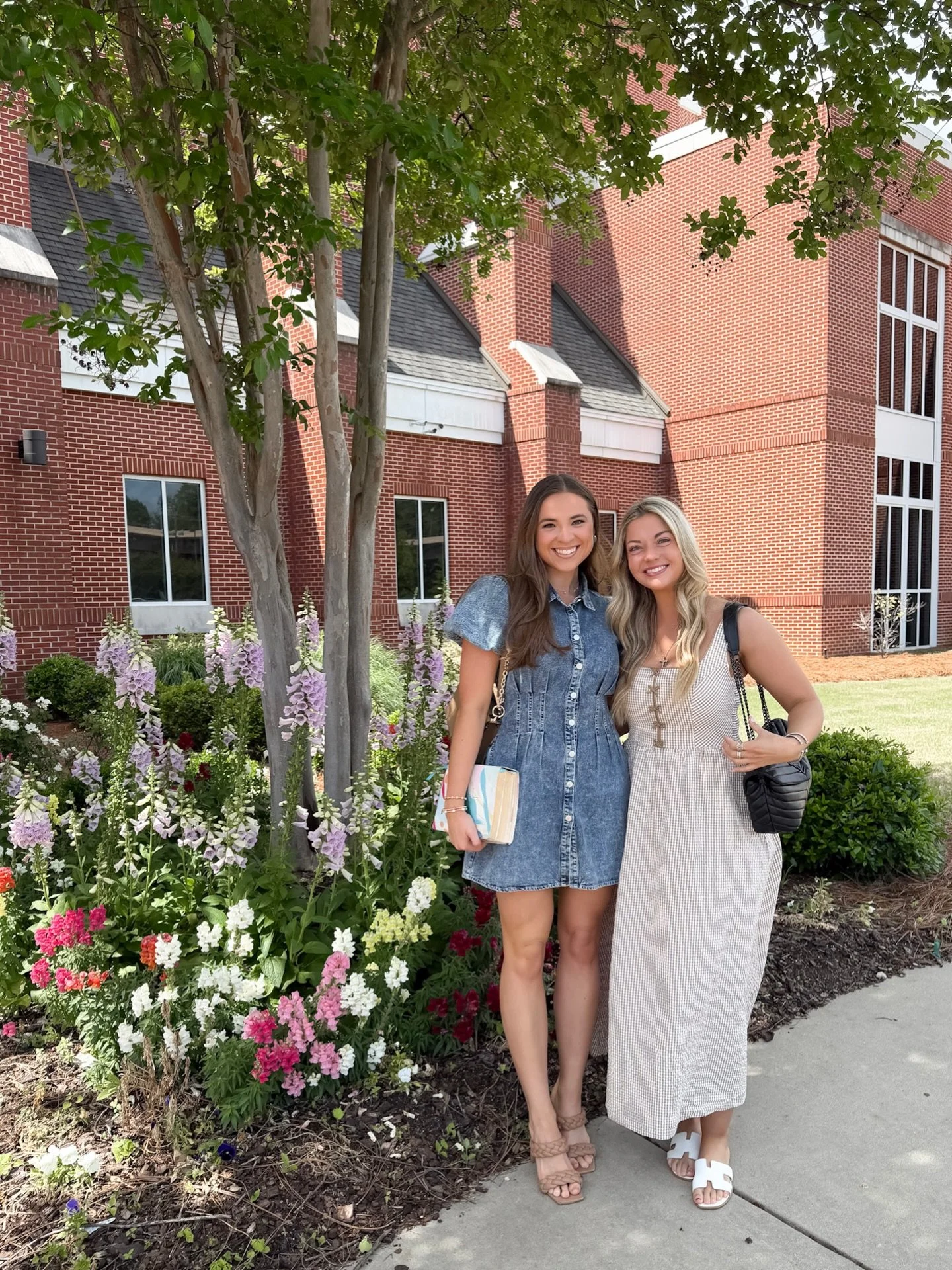 bestie in town and we got to worship &amp; eat Sunday lunch together 🌼🌷🪻🌺🌸 so blessed!!