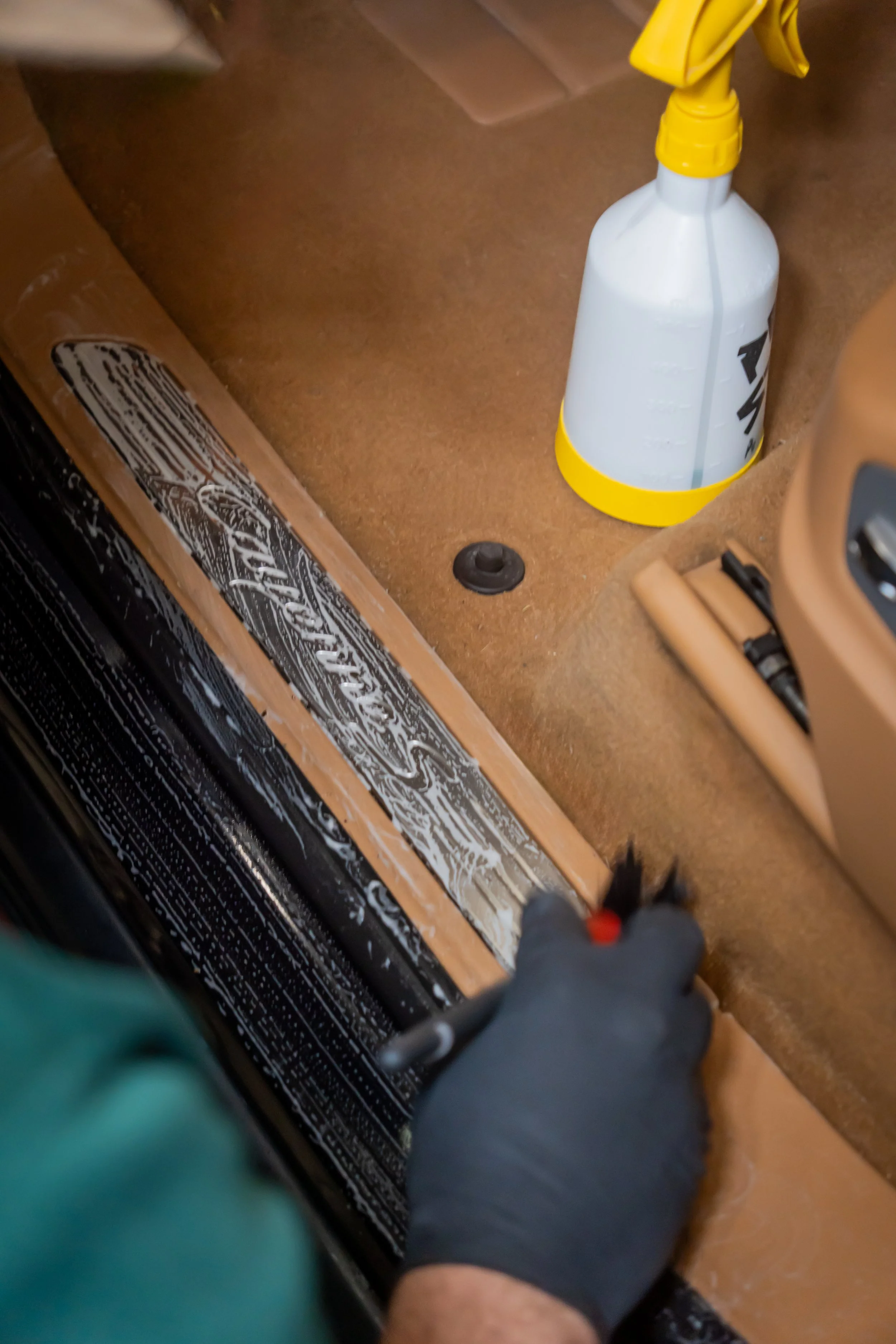 Fahrzeugaufbereitung Passau
Autoaufbereitung Passau
Fahrzeugaufbereitung Hutthurm
Autoaufbereitung Hutthurm
Lackaufbereitung Passau
Autopflege Passau
Keramikversiegelung Passau
Politur Auto Passau
Innenraumreinigung Auto Passau