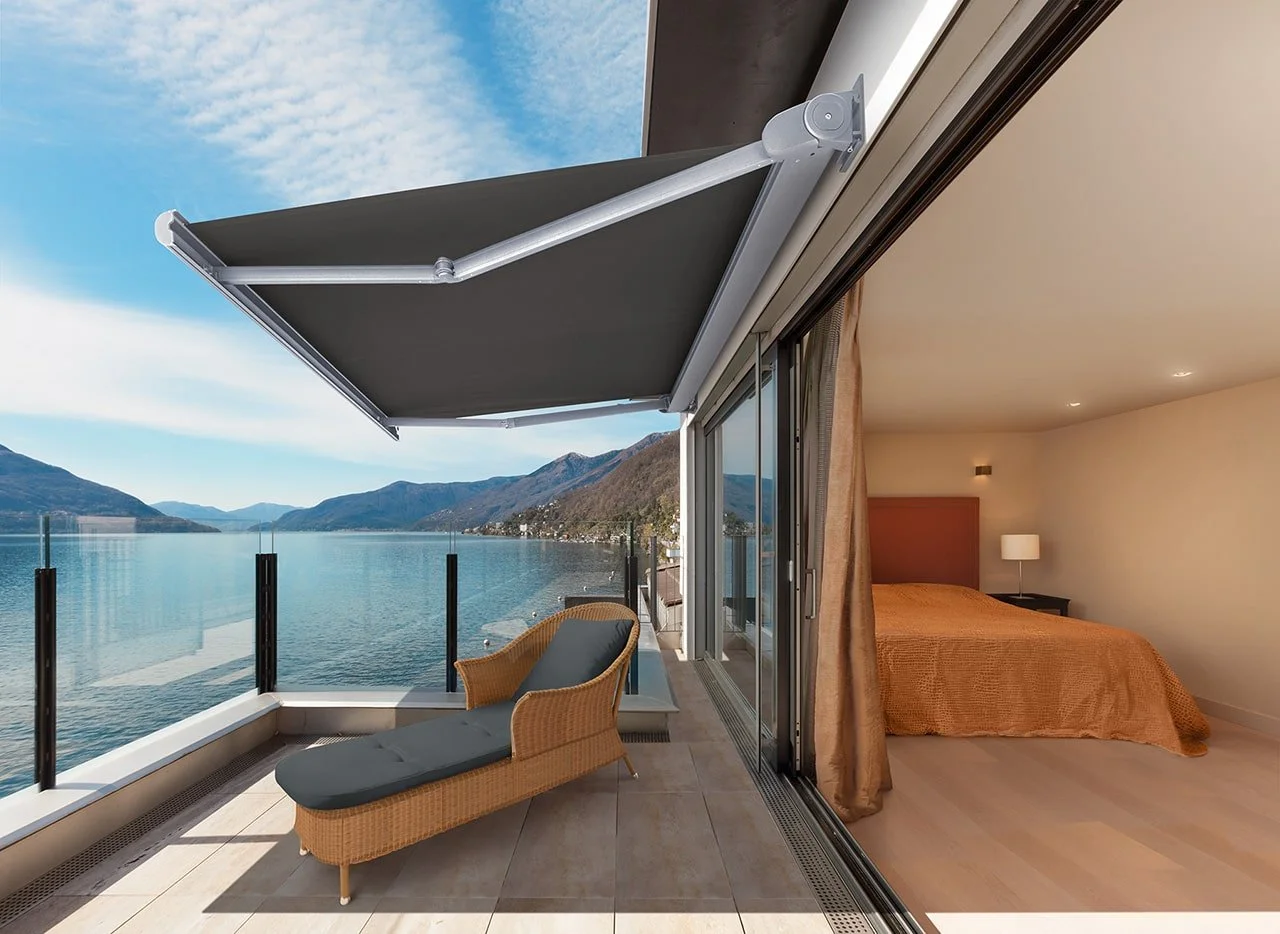 Outdoor Sun Blinds For Holidaying At Home