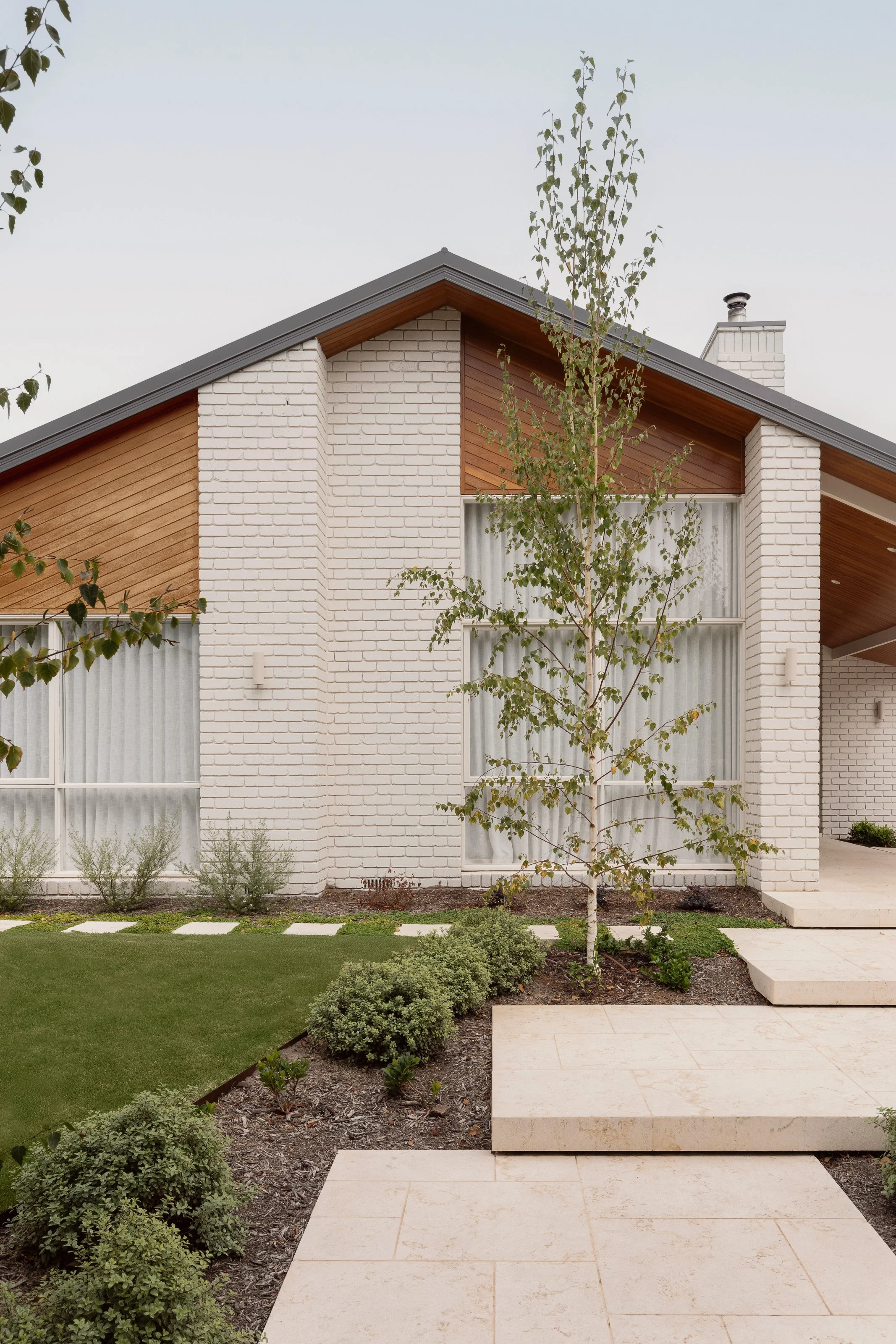 Hampton Bayside Home  Nicholls Interiors x Studio Esar