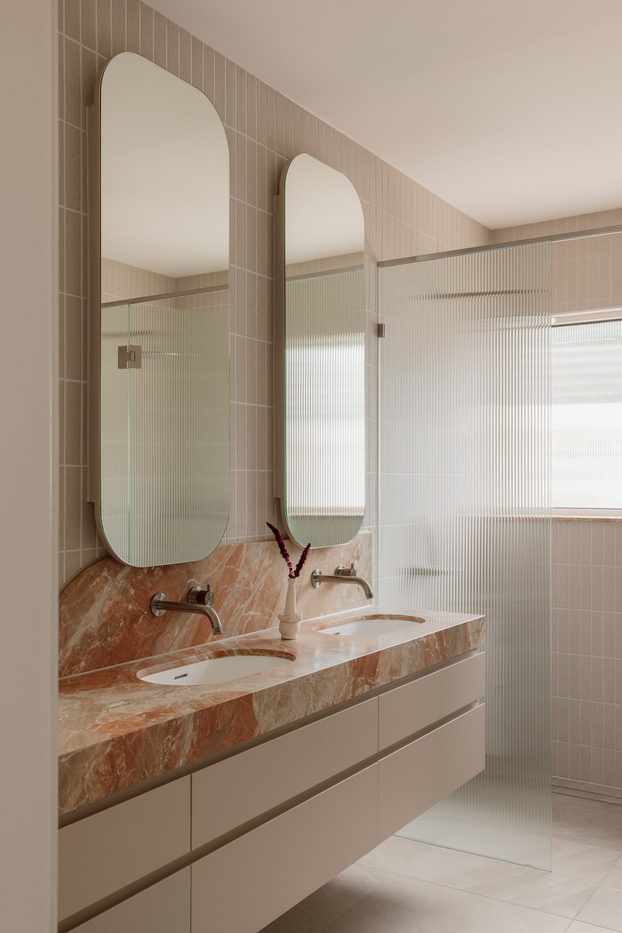 Hampton Bayside Home  Nicholls Interiors x Studio Esar