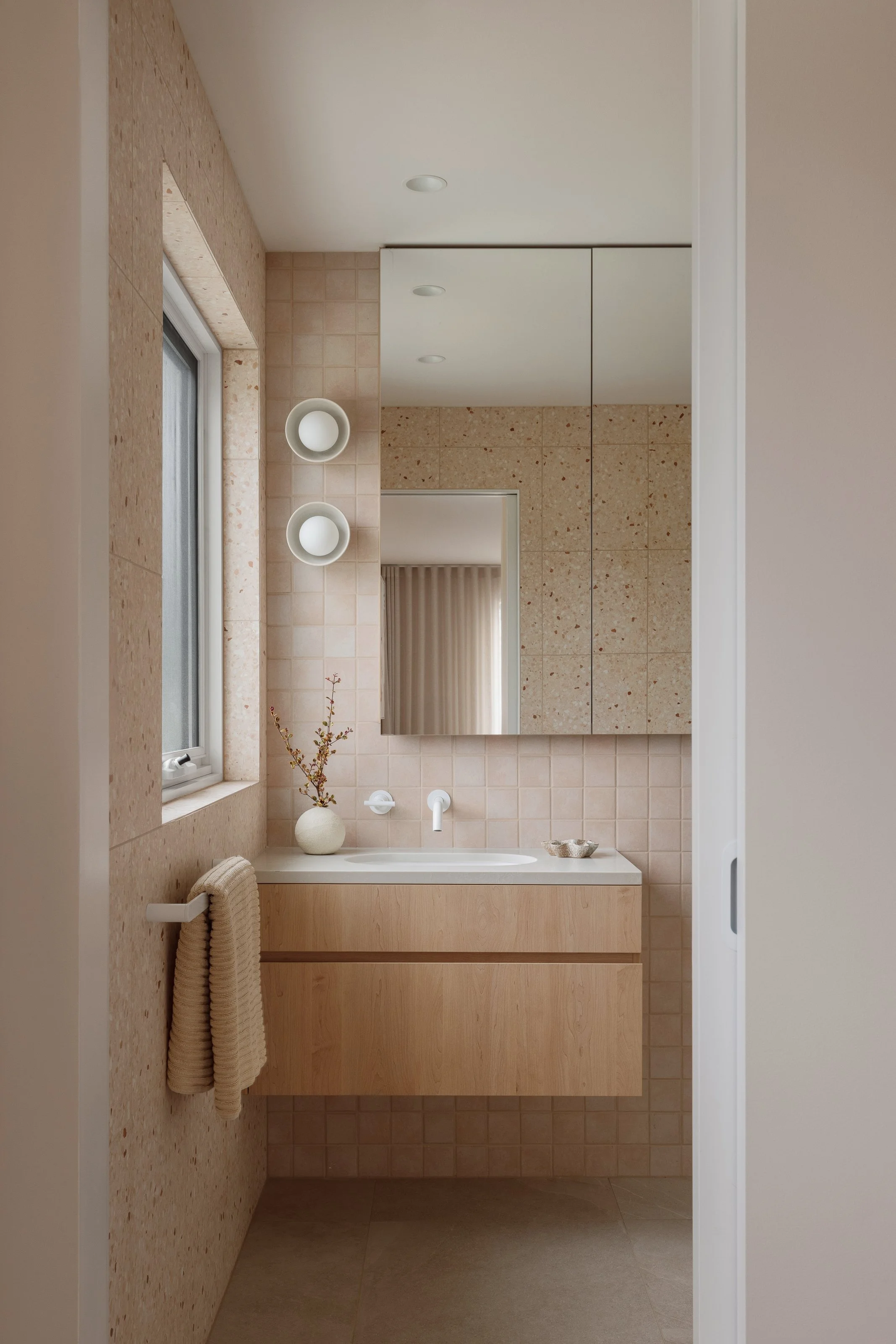 Hampton Bayside Home  Nicholls Interiors x Studio Esar