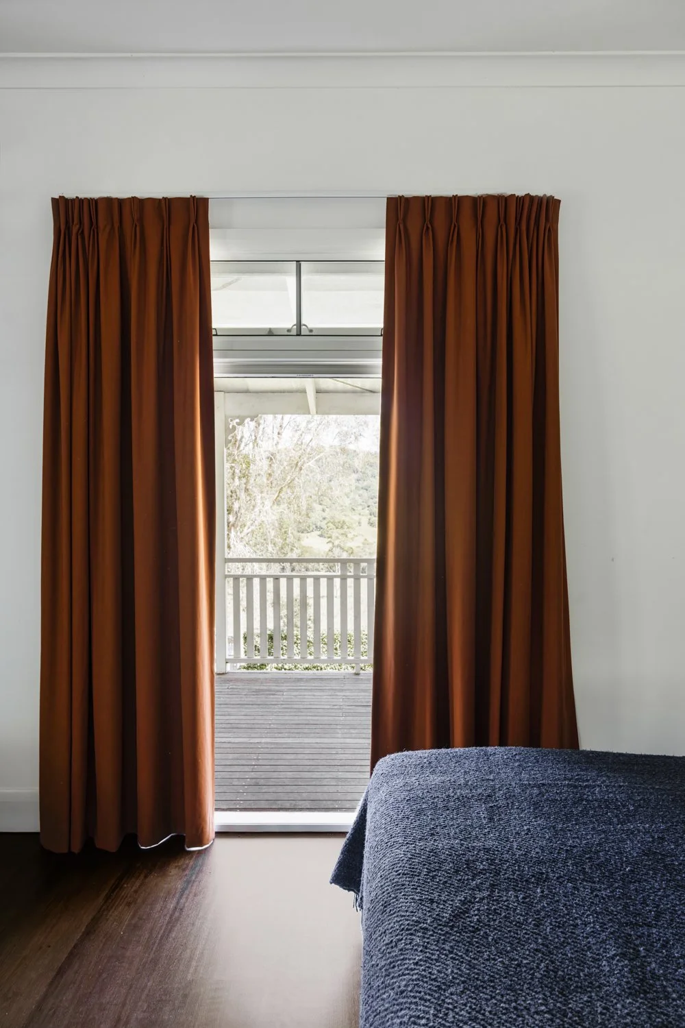 Nicholls Interiors - Curtains-01.jpg