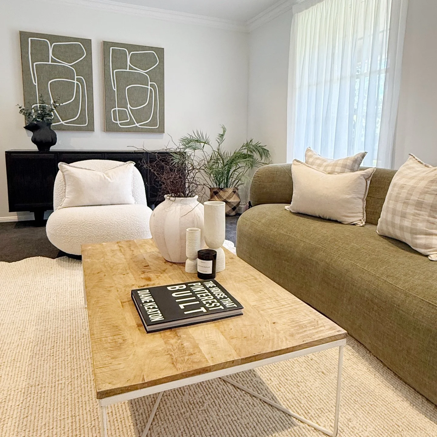 Green isn&rsquo;t just a colour choice&mdash;it&rsquo;s a styling strategy🍃

At House2Home Styling we lean into green when styling because it does something powerful, it calms people.

It feels grounded, natural, and welcoming, and it photographs ef