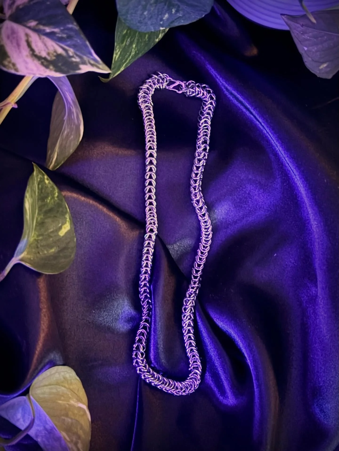 Woven in the dark, made to shine. ⛓️✨
There&rsquo;s a magic in the box weaves density, structure, and vibration of modern armor. Every link is hand-placed to create a piece that is as strong as it is elegant. 
.
.
.
#chainmaille #boxweave #modernarmo