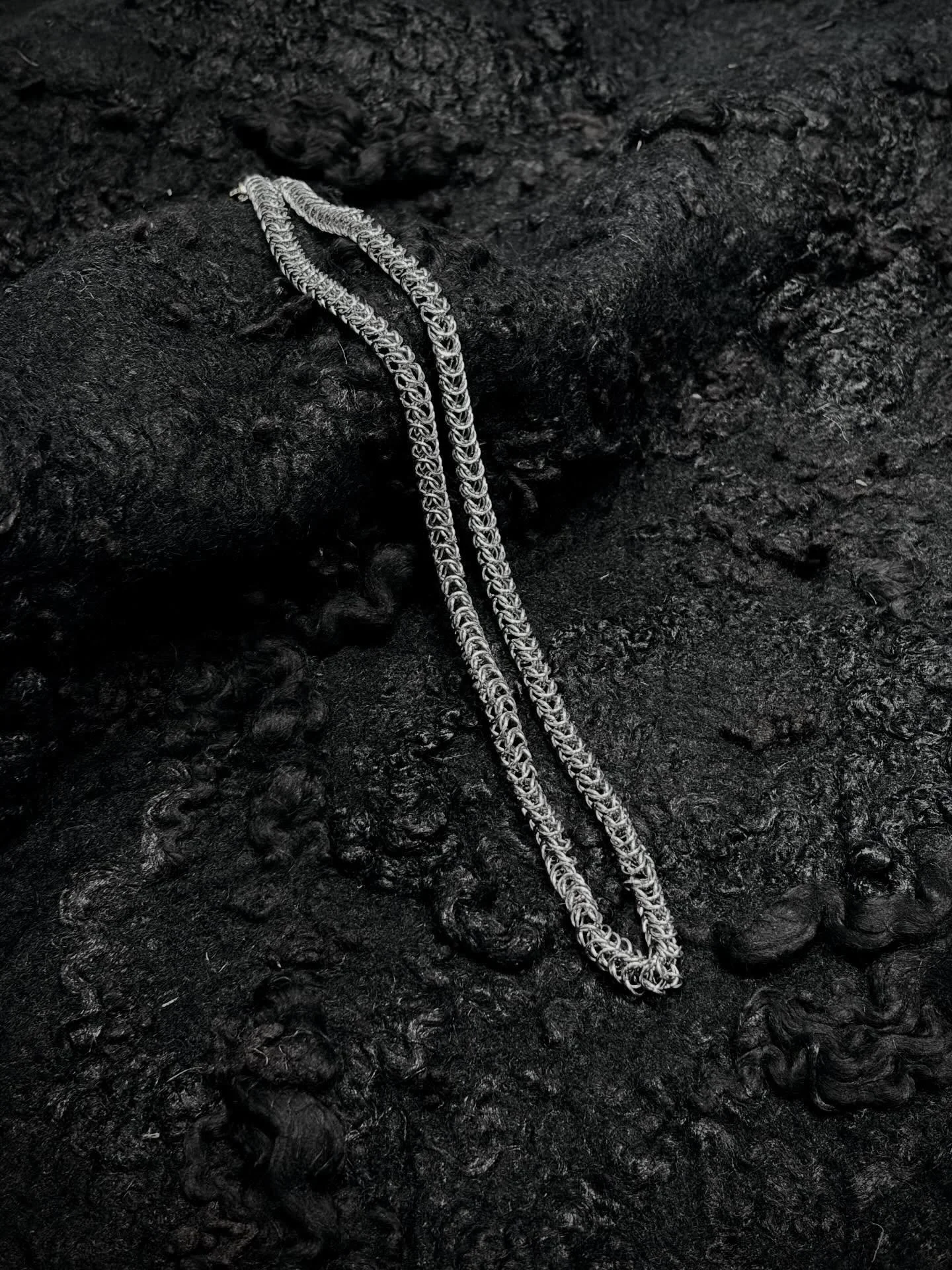 Chainmail adornments, made to be felt.
.
.
#chainmail #felt #feltart #handmadejewelry #darkaesthetic