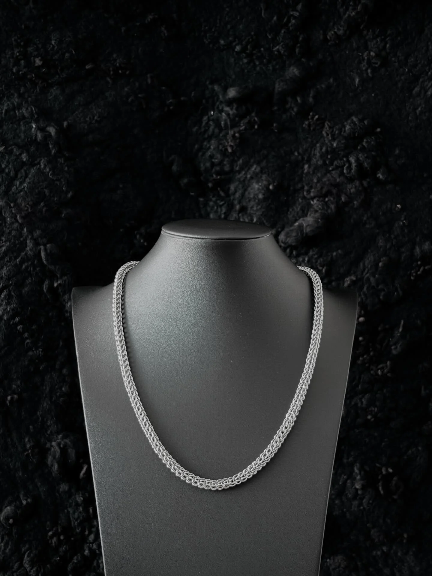 This Full Persian weave tightly wraps rings around a central axis to create a dense, vaulted cord. The Forgemaster is confident this will strike some attention.
.
.
#chainmaille #slowmade #industrialromantic #darkminimalism #handlinked