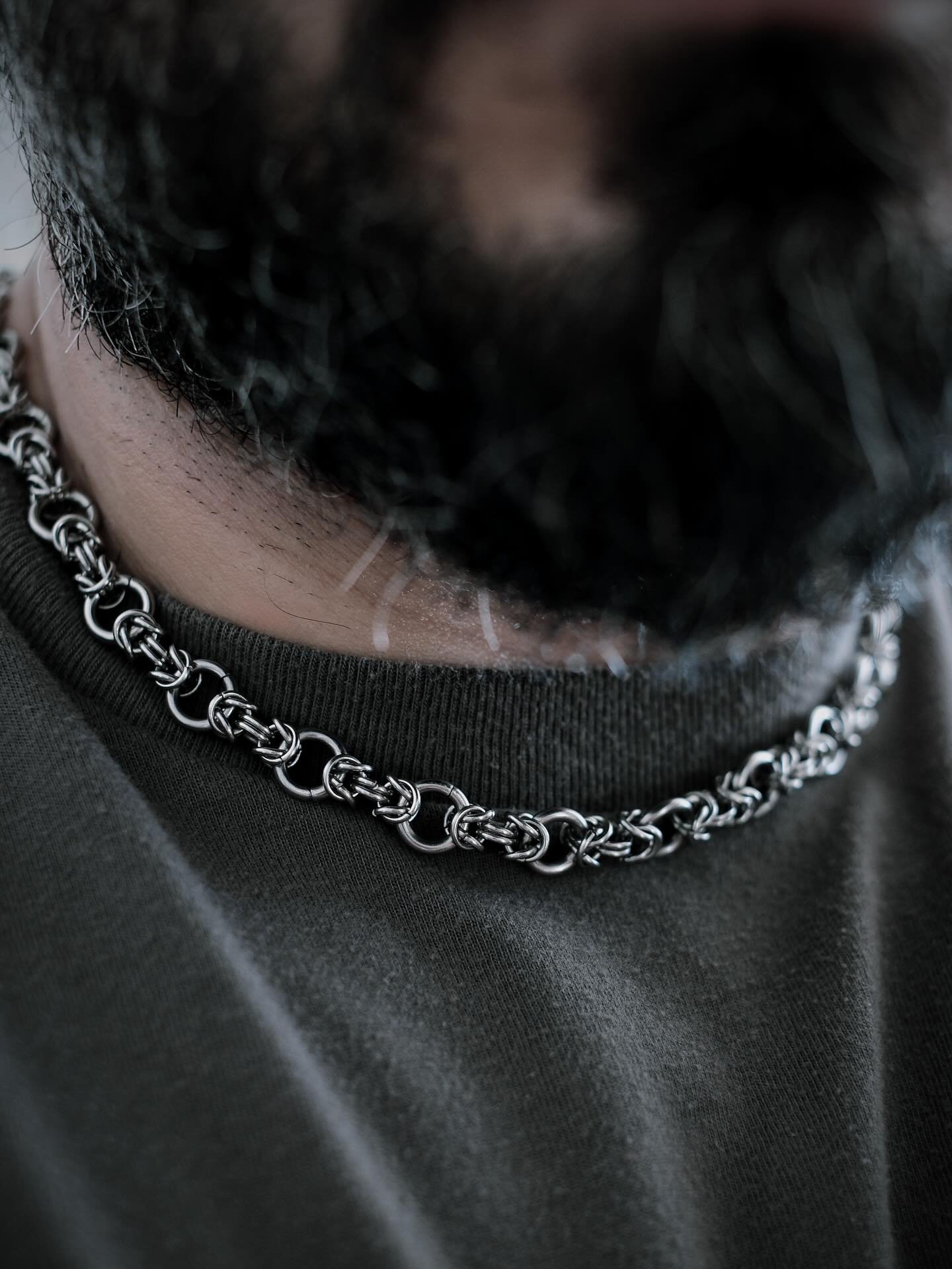 A playful balance of heavy and light gauge stainless steel. Fresh products coming soon, check out the link in my bio.
.
.
#chainmaille #boxweave #modernarmor #handmadejewelry #darkaesthetic