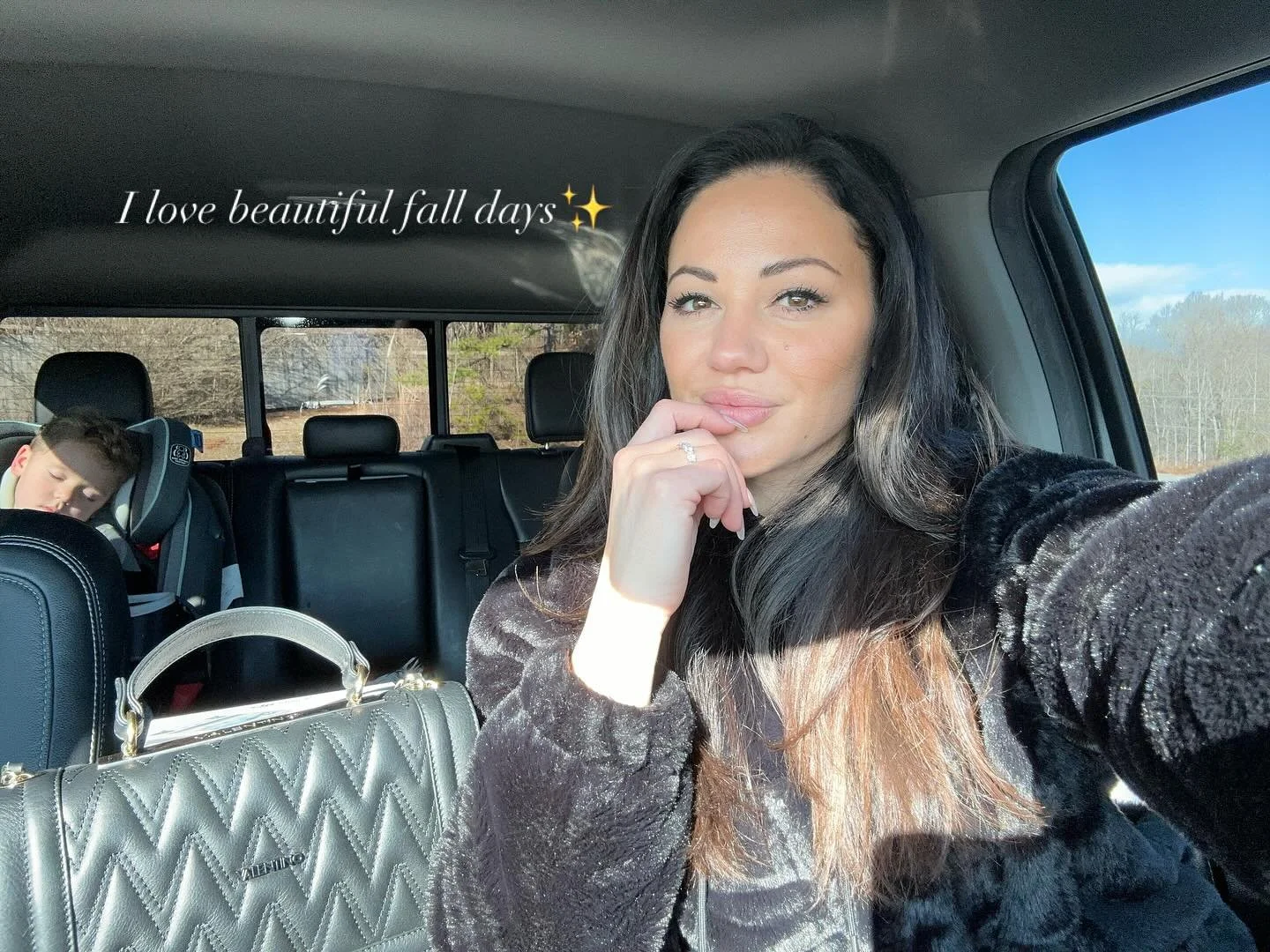 What&rsquo;s your favorite season?✨✨✨