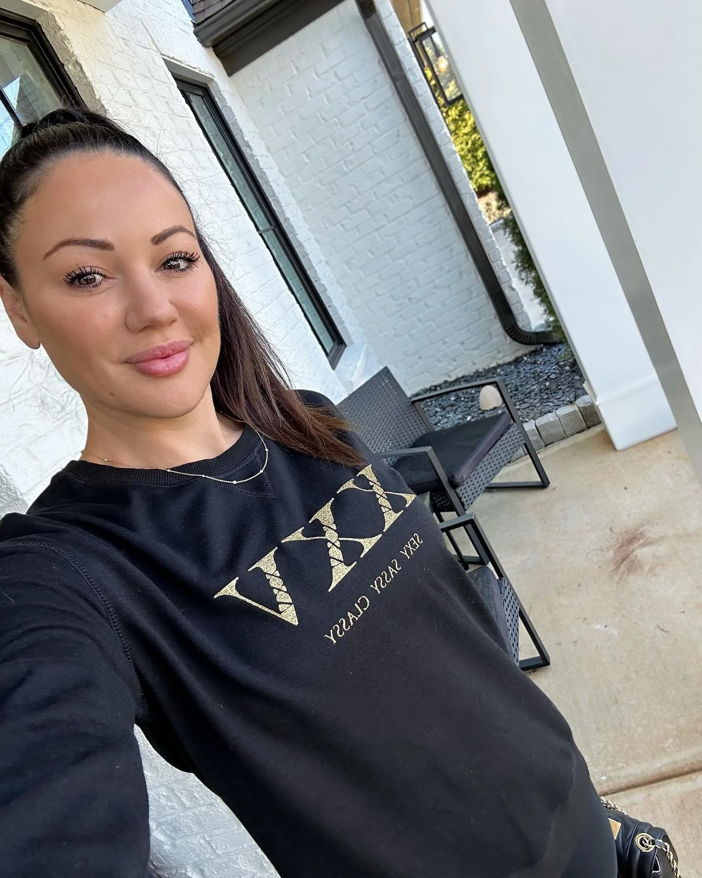 Thank you Candice for making my super cool Sweater!!! If you guys like them I&rsquo;ll start making them💋💋✨✨ #momblogger #fitnessgirl #entrepreneurlife #makeupideas #beautyobsessed #makingadifference #instagood #mombodlove #momblog #nofilterneeded 