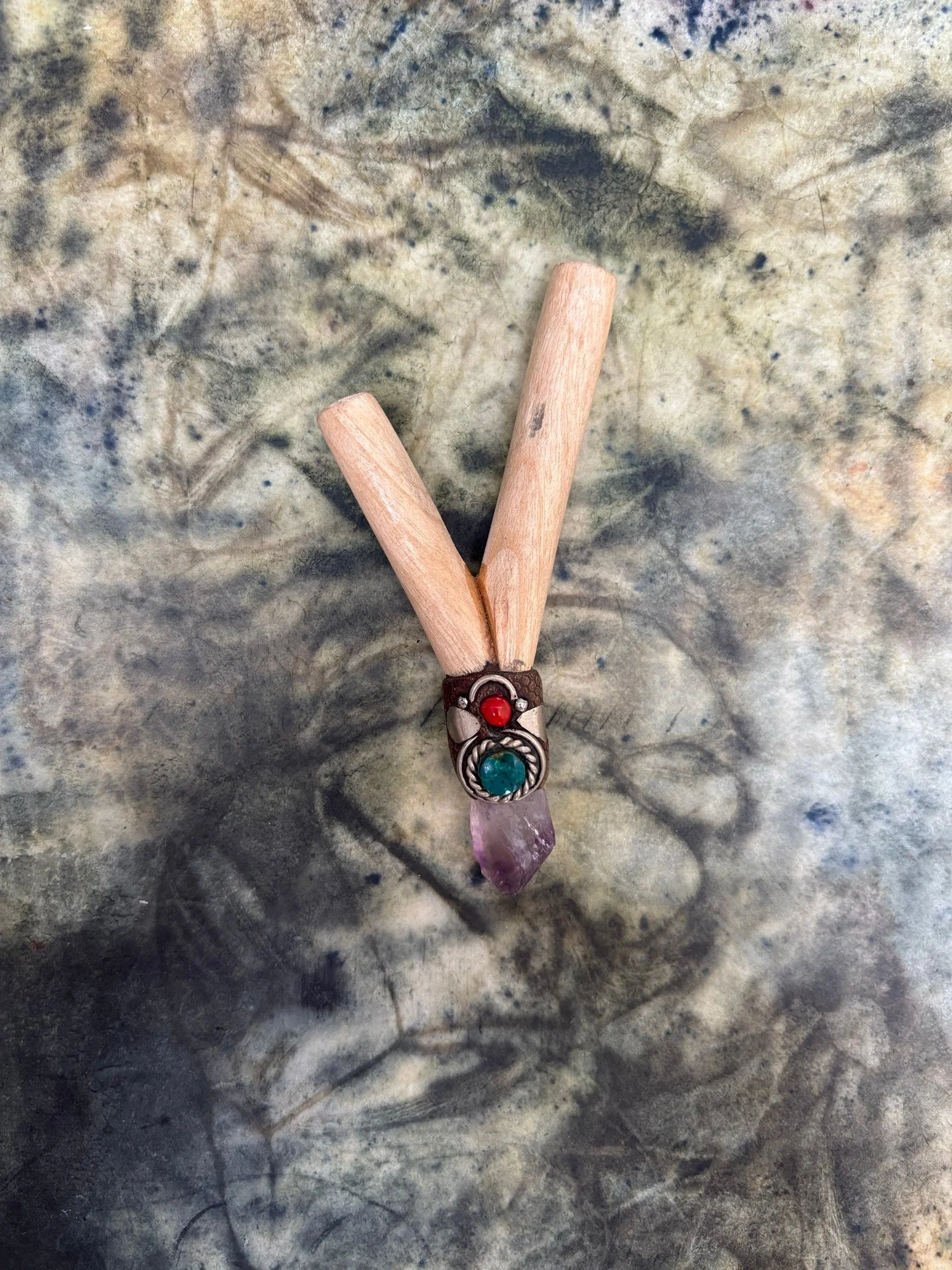 Kuripe with Amethyst Point