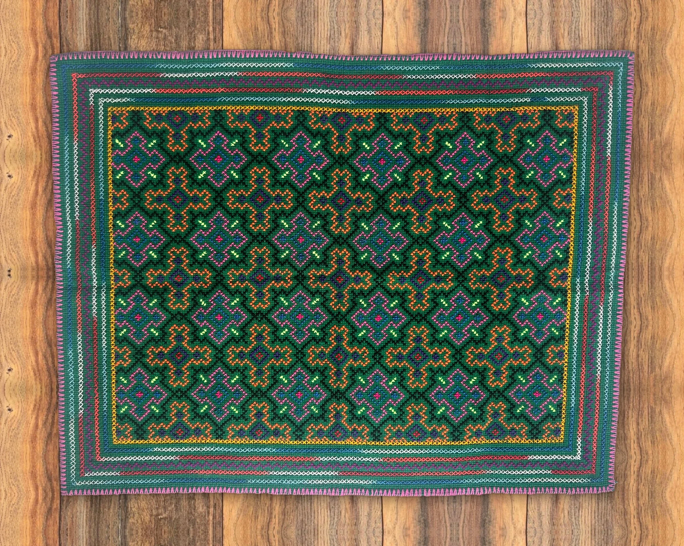 Emerald Cross Pattern