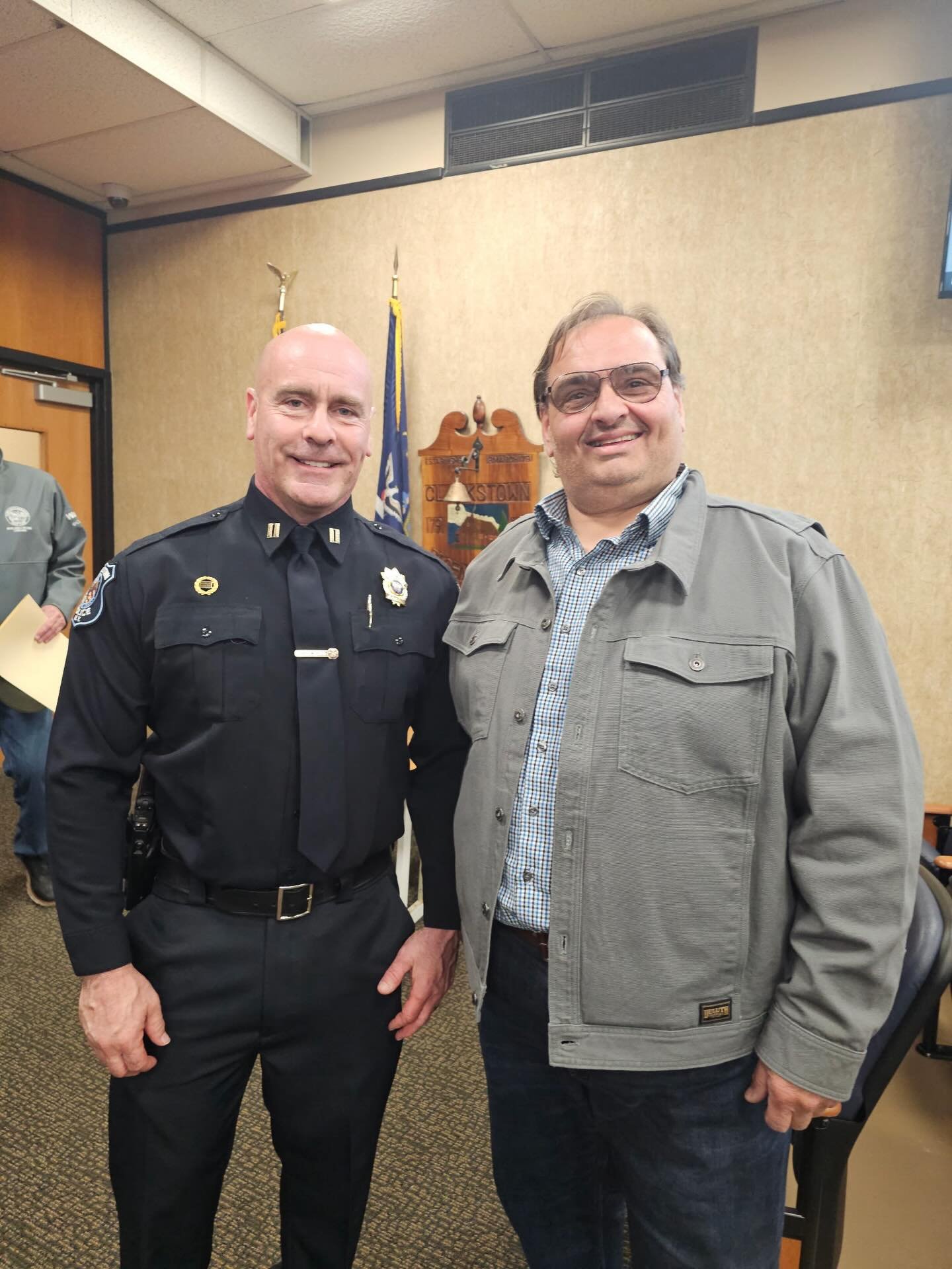 Stopped by Clarkstown Town Hall tonight to congratulate the @clarkstownpd new Chief, Jim Fay, on his appointment.

Wishing him all the best in this new role.

Also want to thank outgoing Chief Wanamaker for his years of service, including five years 