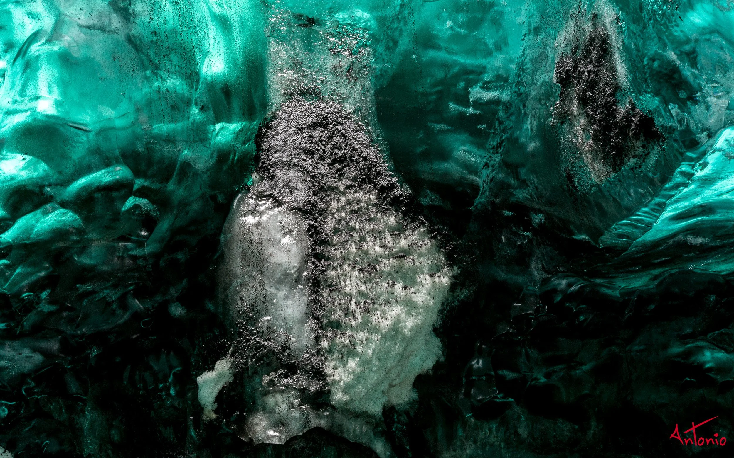 20140108_123024 Cave near Jokursarlon Islandia.jpg