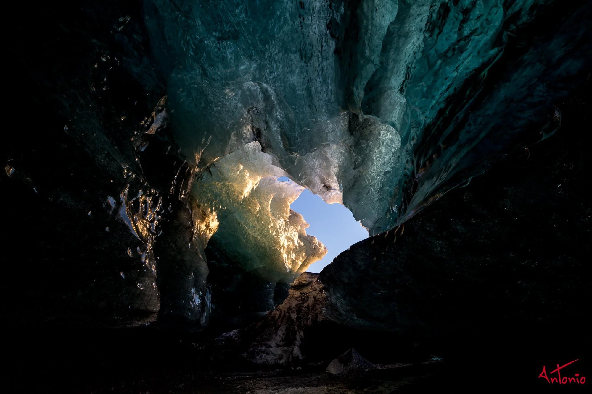 20140108_125119 Cave near Jokursarlon Islandia.jpg