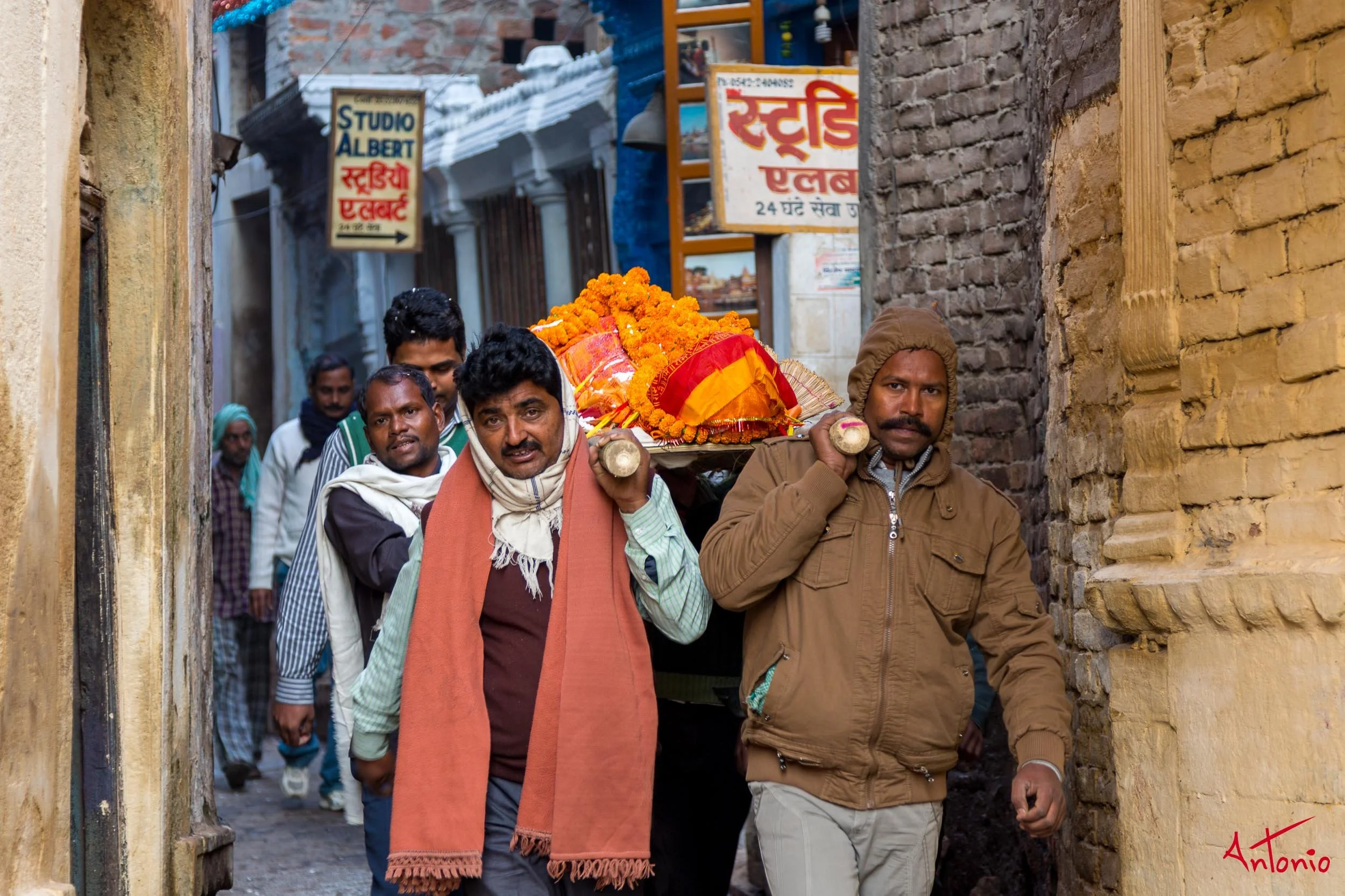 20121118_080705 Varanasi.jpg