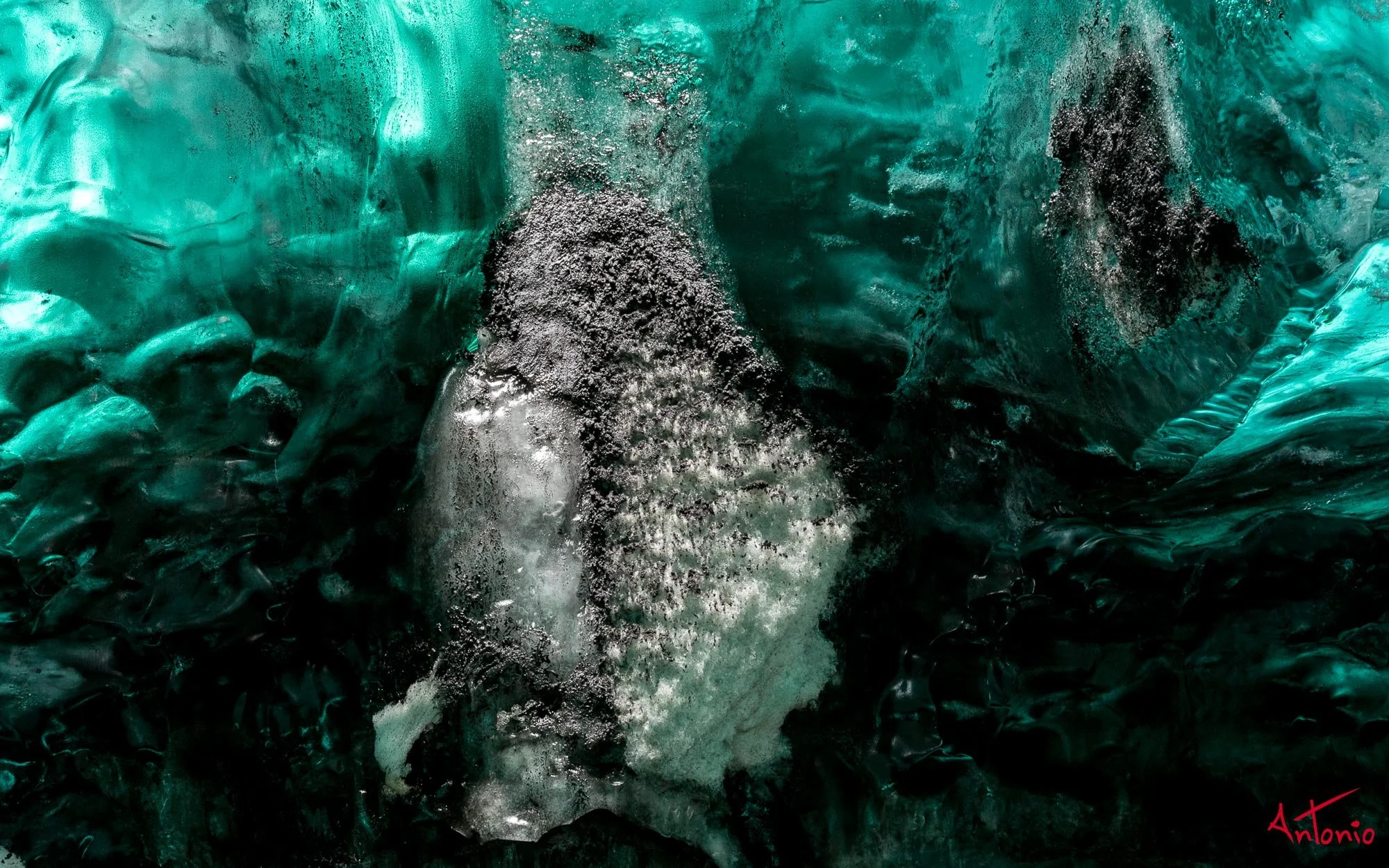 20140108_123024 Cave near Jokursarlon Islandia.jpg