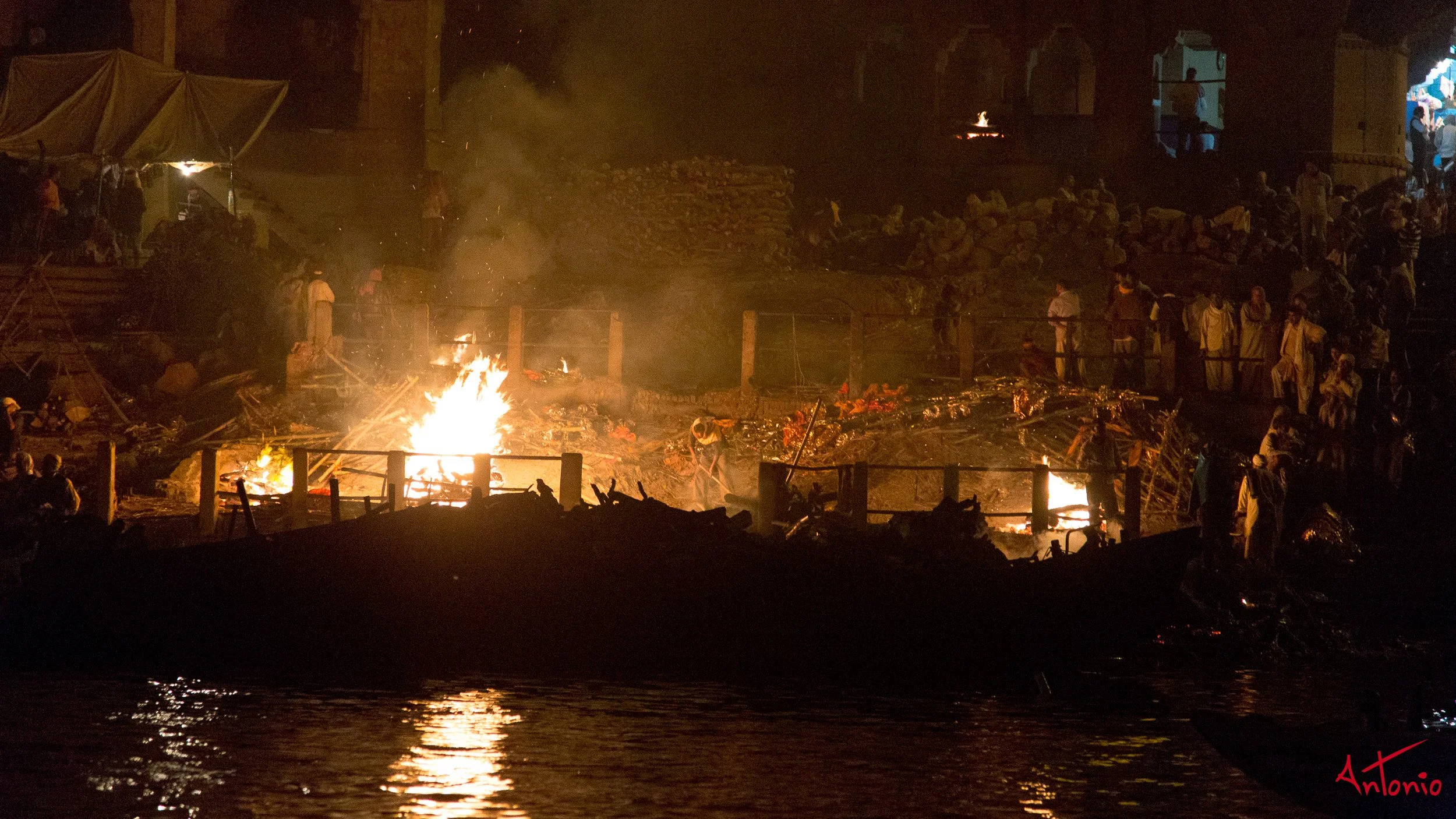 20121117_185742 Varanasi.jpg