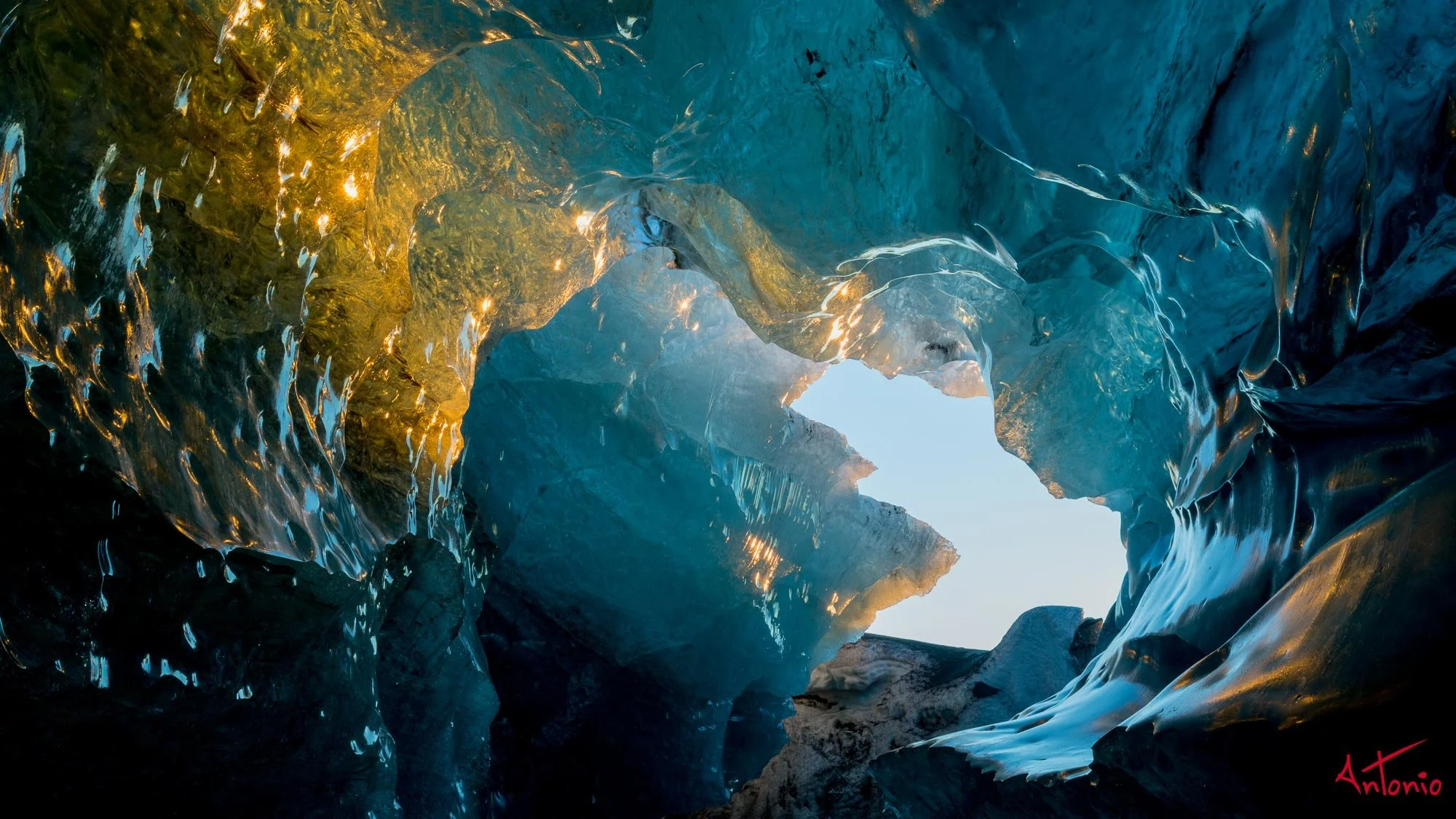 20140108_111118 Cave near Jokursarlon Islandia.jpg