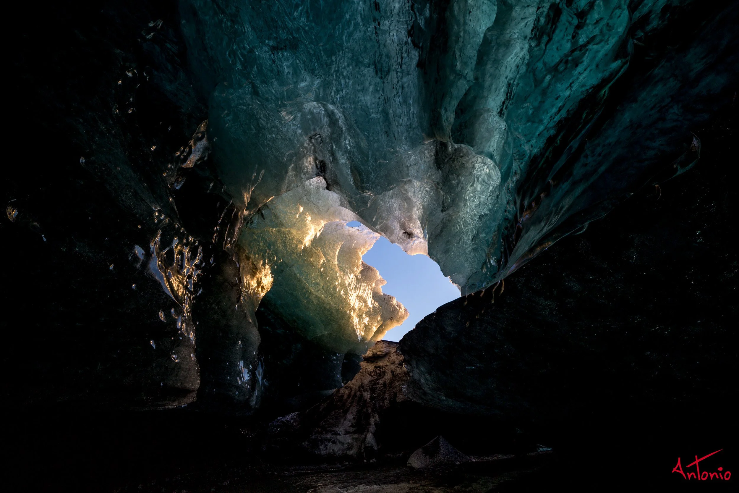 20140108_125119 Cave near Jokursarlon Islandia.jpg